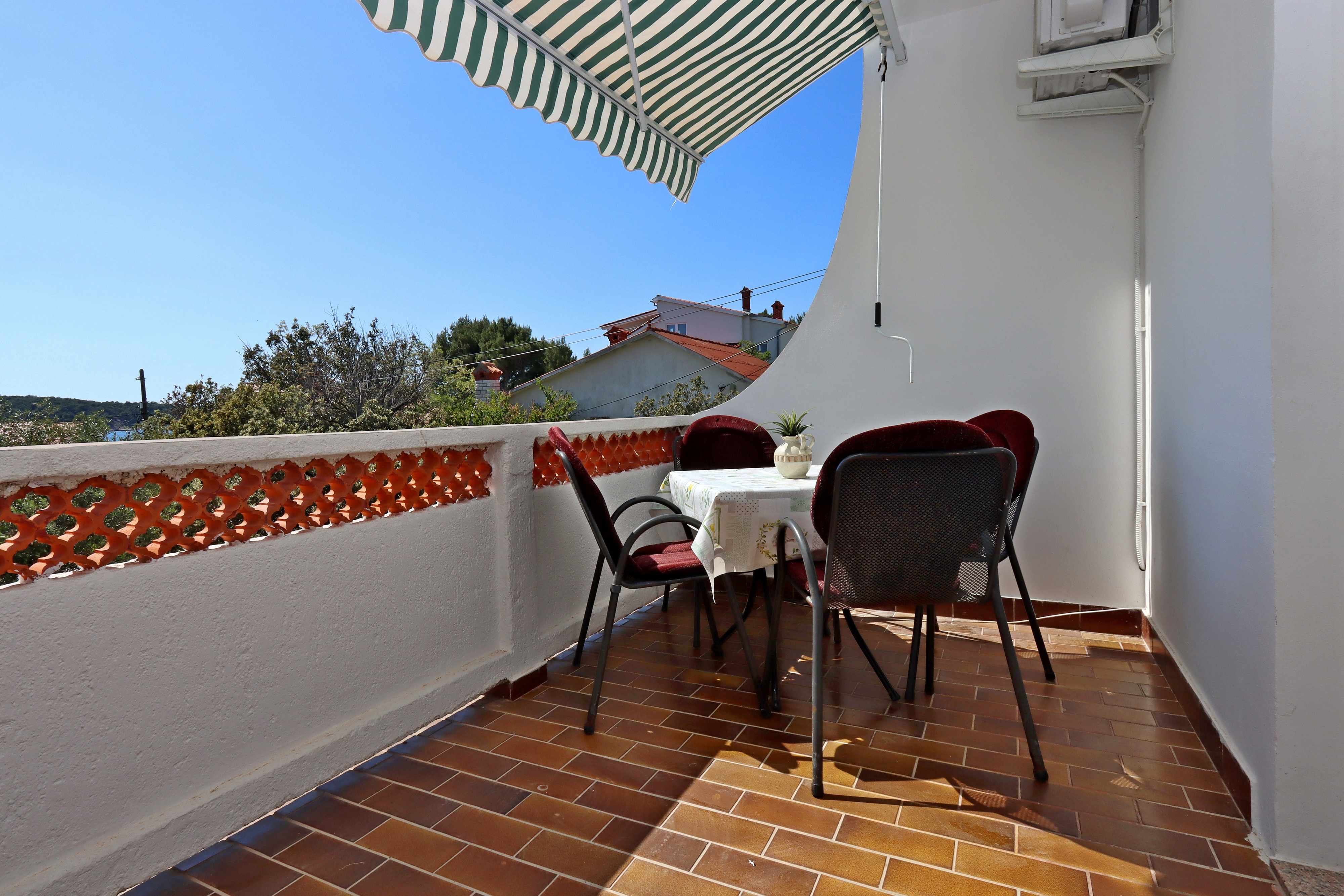 1-Zimmer-Ferienwohnung mit Terrasse und Meerblick Barbat, Rab A-14247-