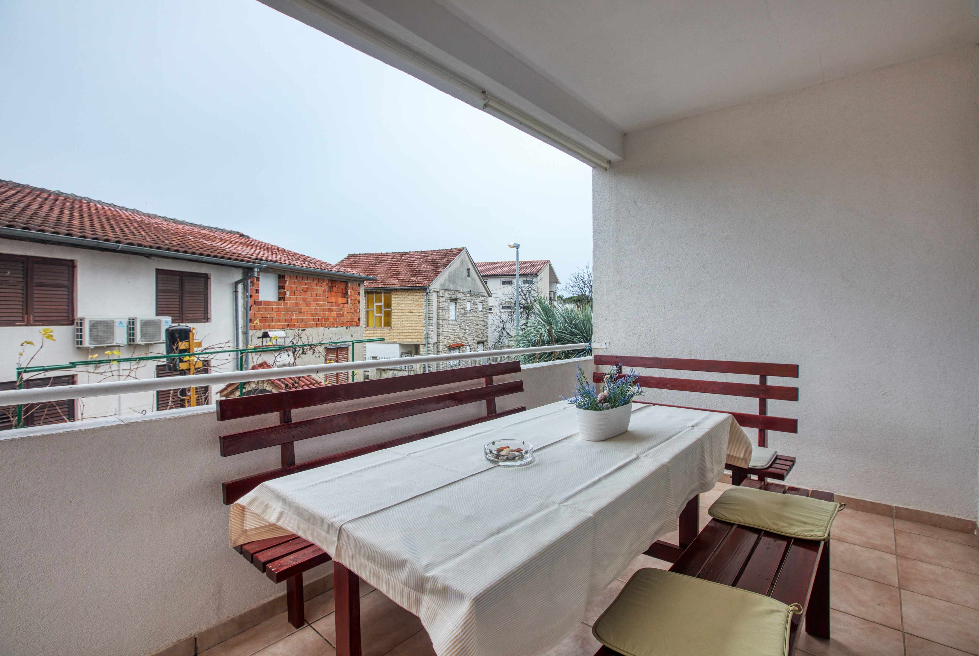 2-Zimmer-Ferienwohnung mit Terrasse Pirovac (Sibenik) A-15320-b