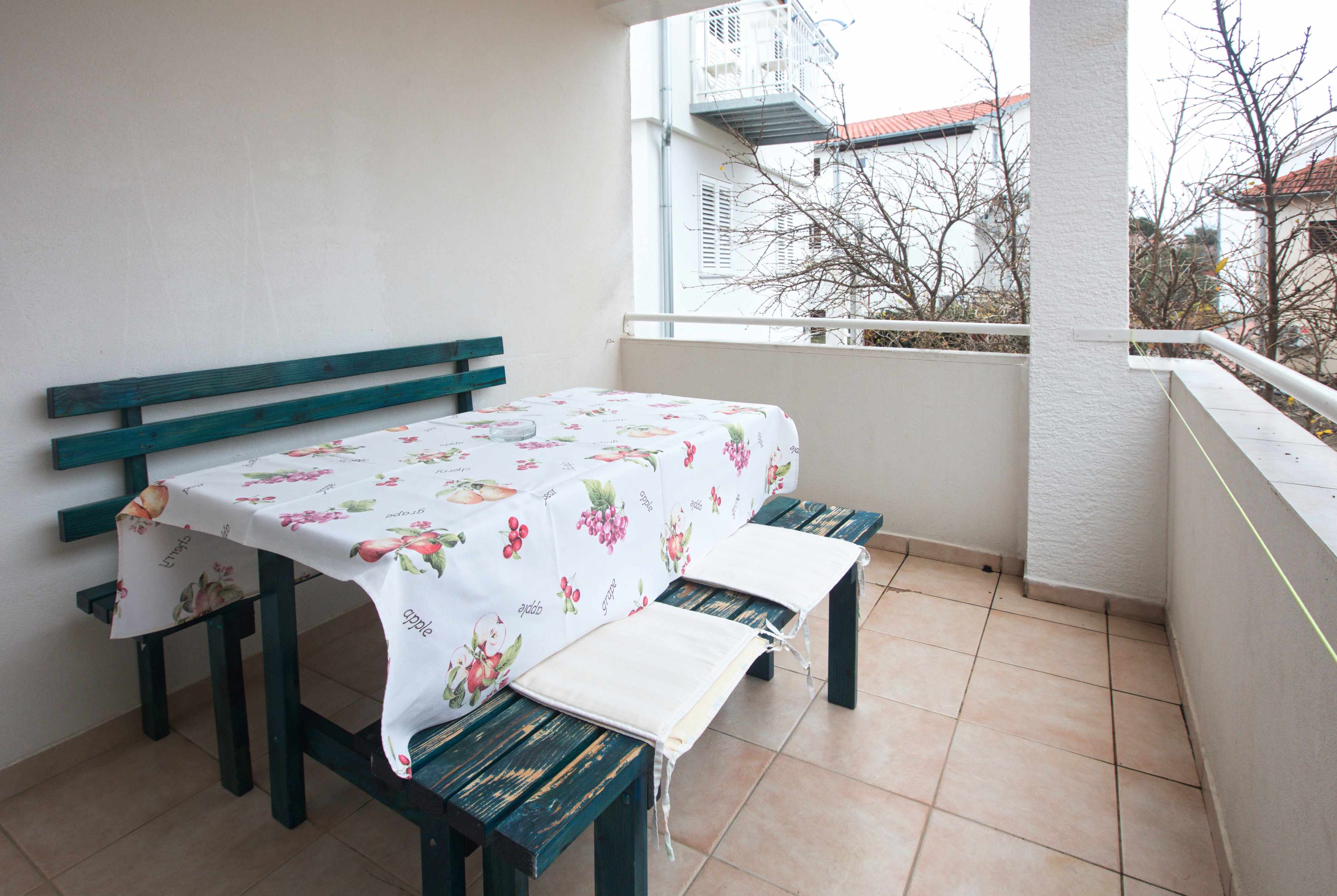 1-Zimmer-Ferienwohnung mit Terrasse Pirovac (Sibenik) A-15320-c