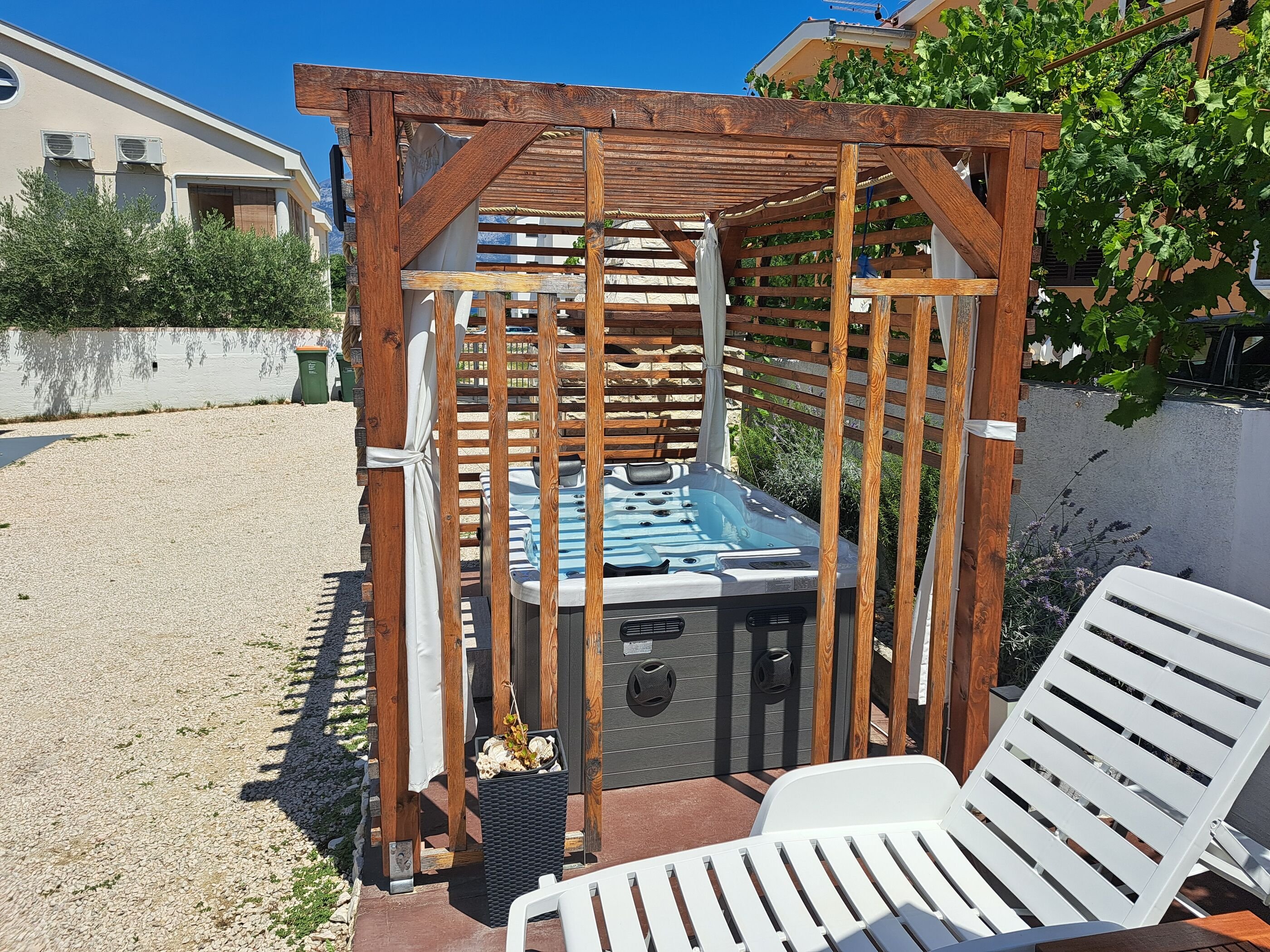 Ferienwohnung in Razanac mit Klima, Internet, Grill