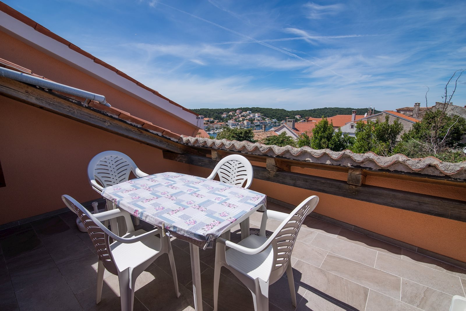 2-Zimmer-Ferienwohnung mit Terrasse und Meerblick Mali Losinj A-20783-