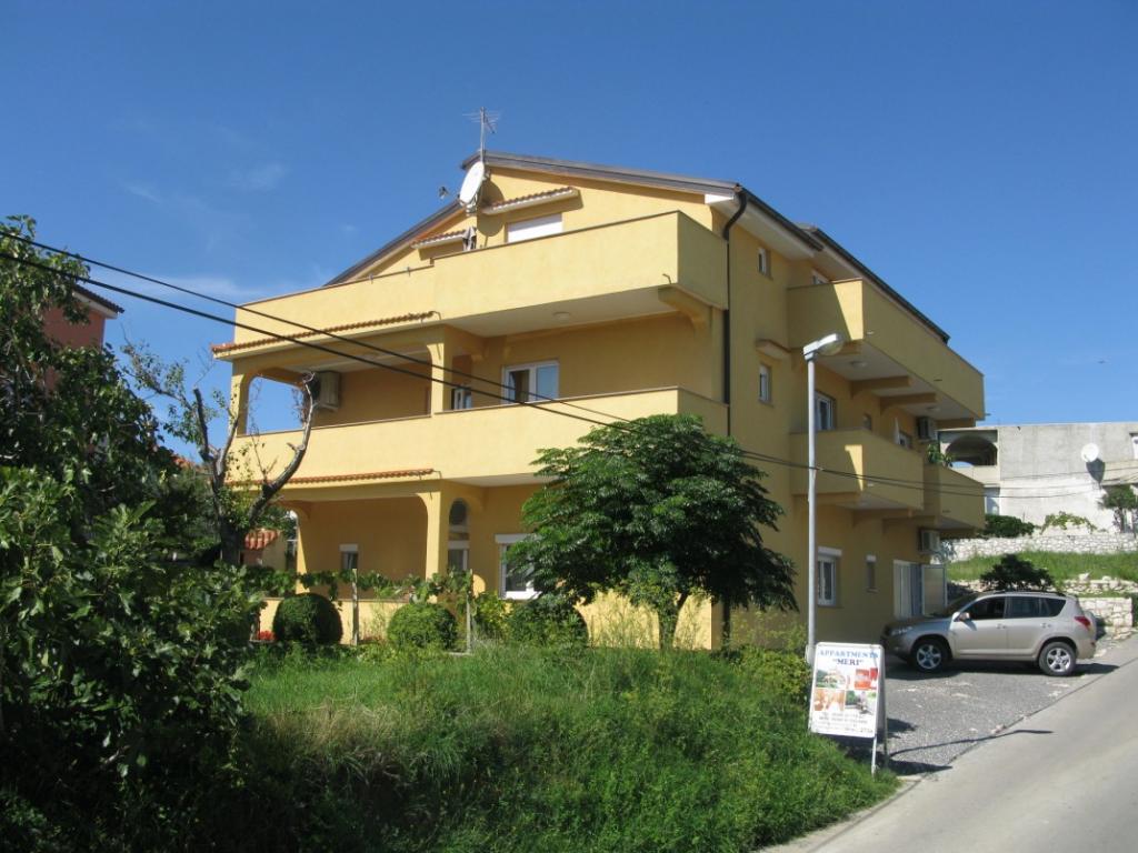 2 bis 4 Personen-Apartment im ersten Stock mit Klima