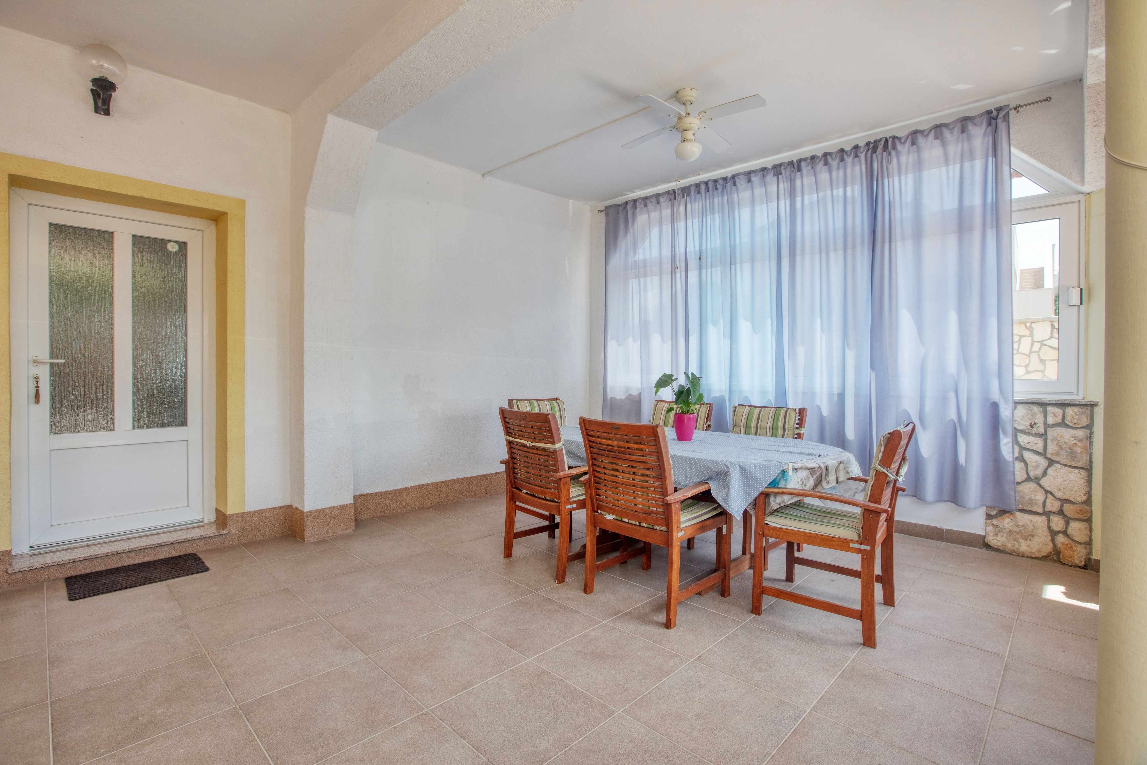 2-Zimmer-Ferienwohnung mit Terrasse Pirovac, Sibenik A-21008-a