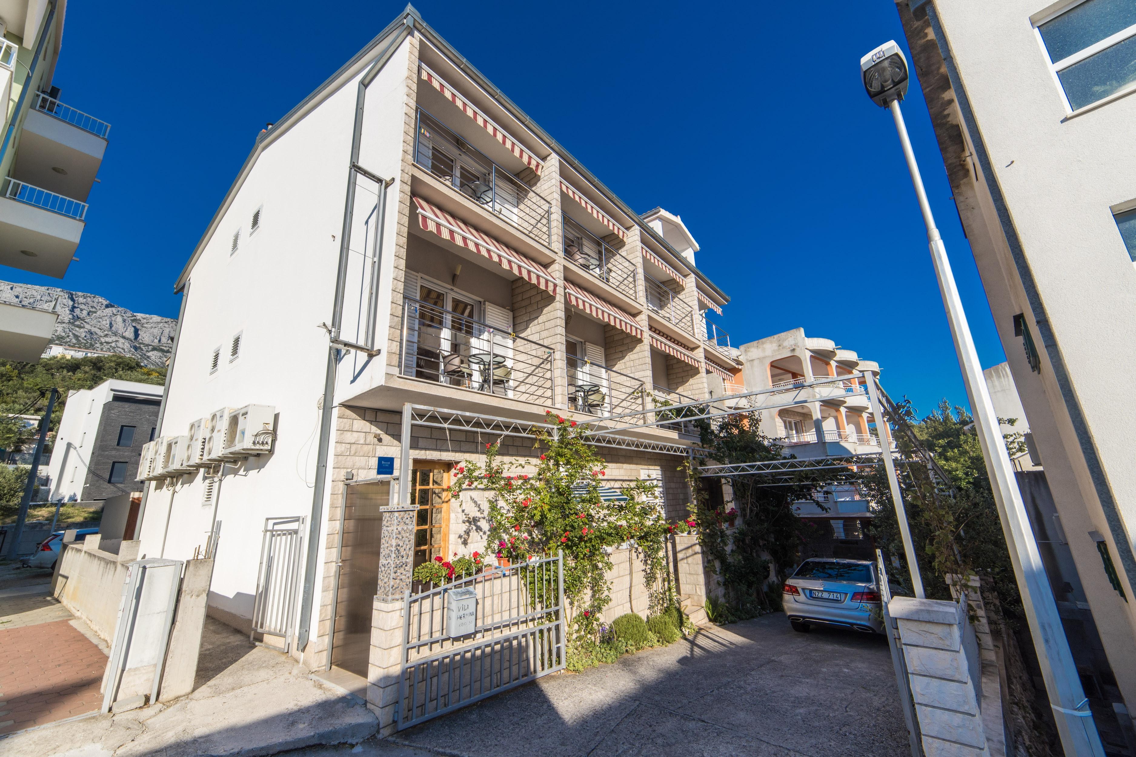2-Zimmer-Ferienwohnung mit Balkon und Meerblick Tucepi, Makarska A-223