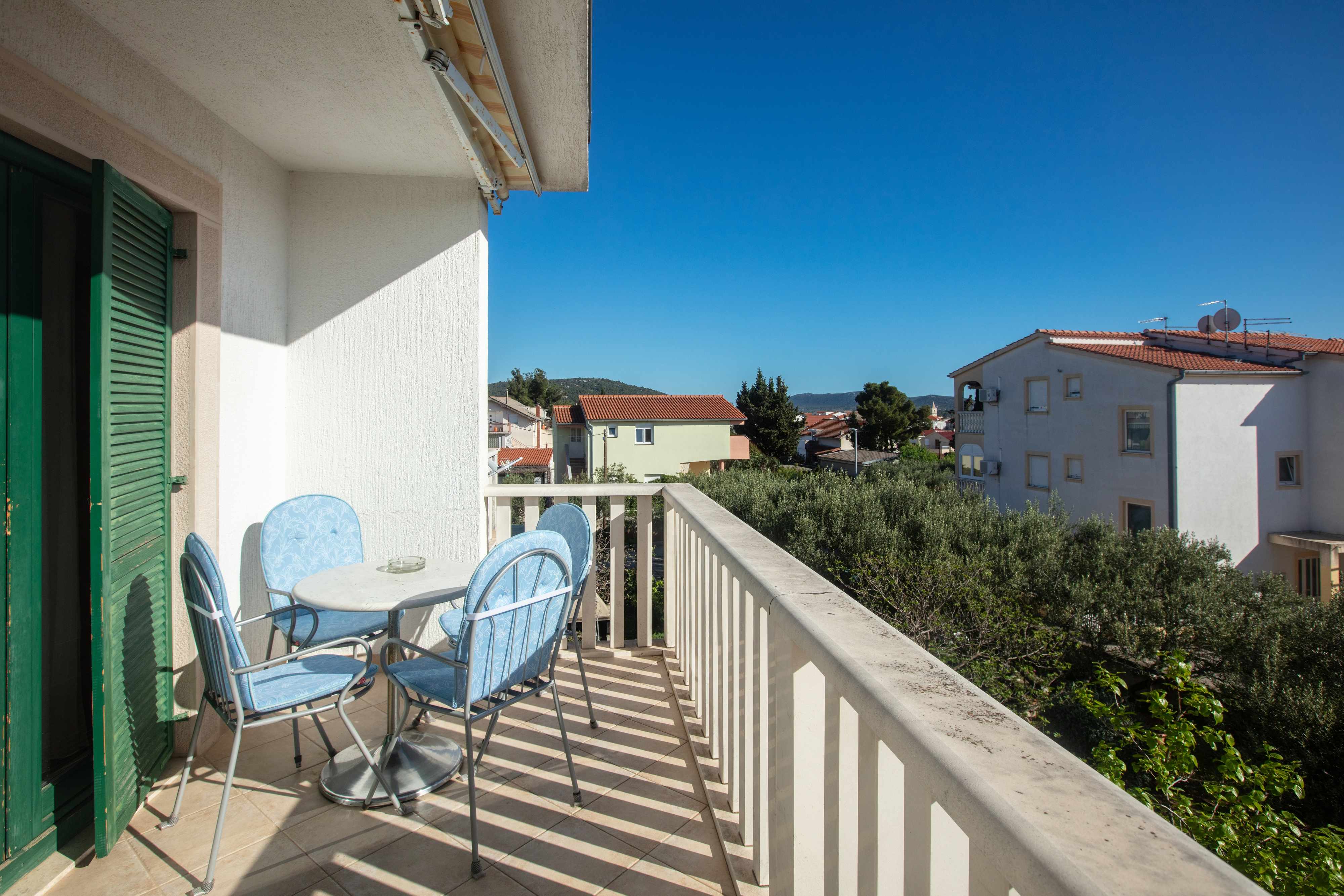 1-Zimmer-Ferienwohnung mit Balkon Pirovac, Sibenik A-22567-a