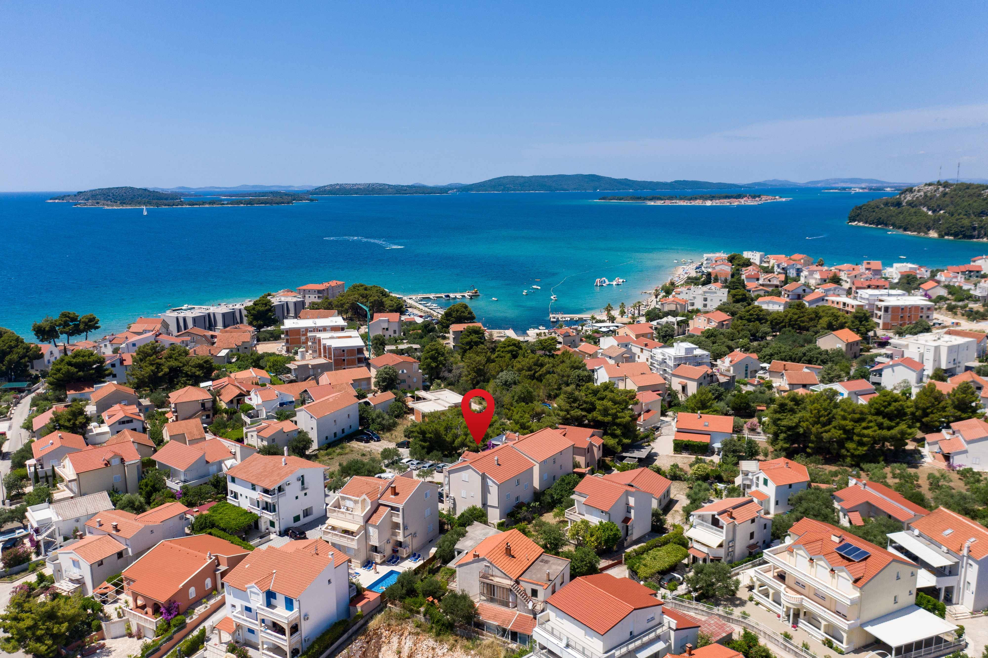 1-Zimmer-Ferienwohnung mit Terrasse Zaboric, Sibenik A-469-b