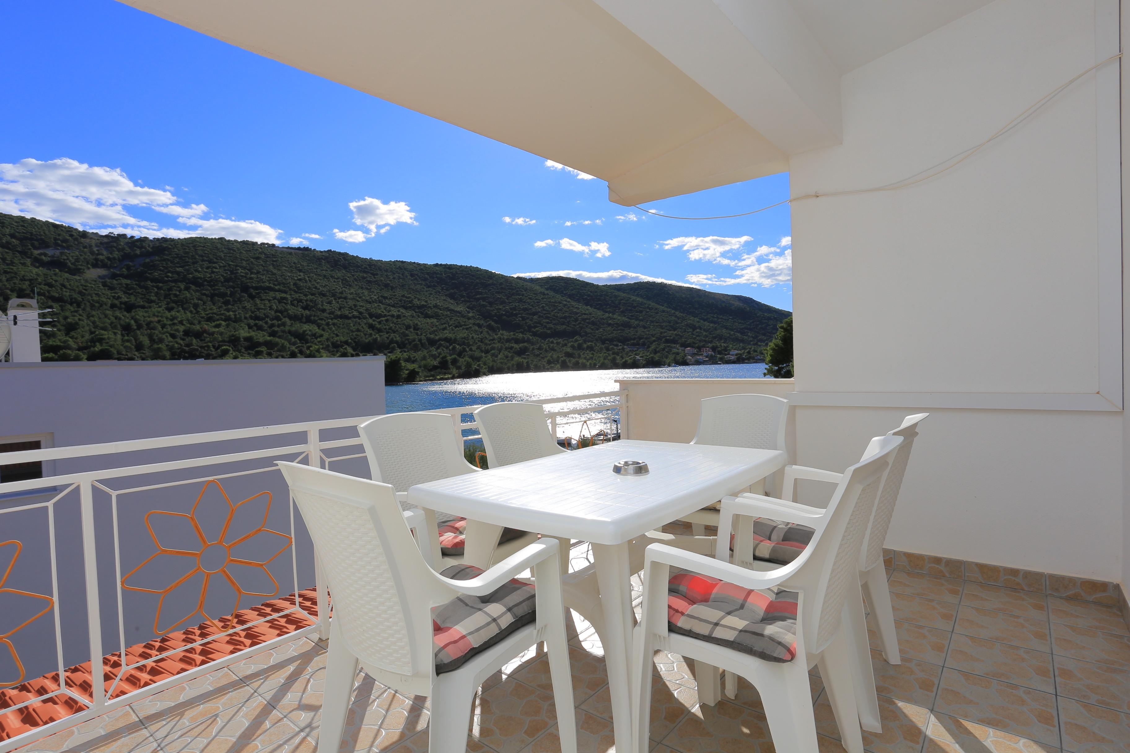 2-Zimmer-Ferienwohnung am Strand Grebastica, Sibenik A-471-b