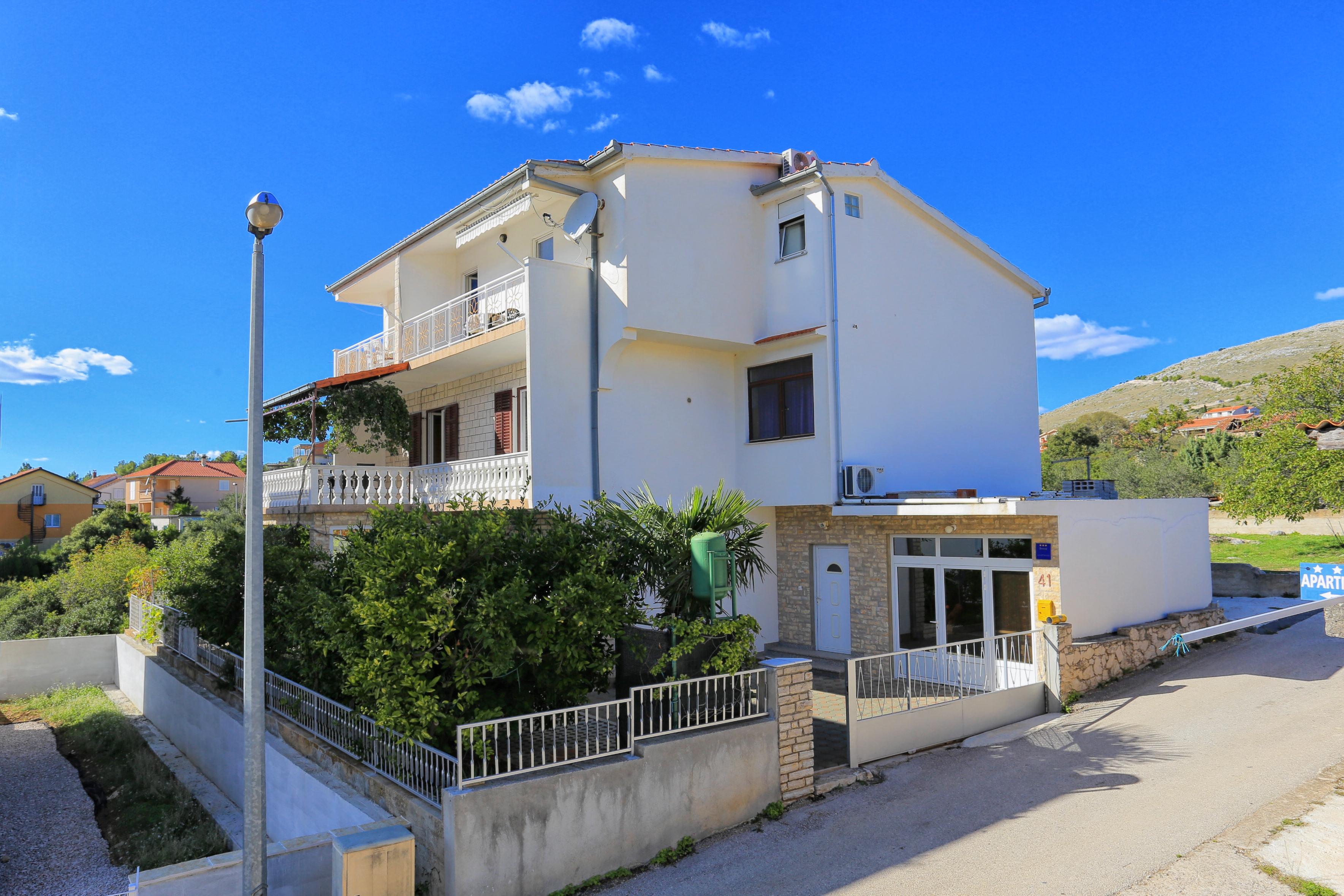 1-Zimmer-Ferienwohnung am Strand Grebastica, Sibenik A-471-d