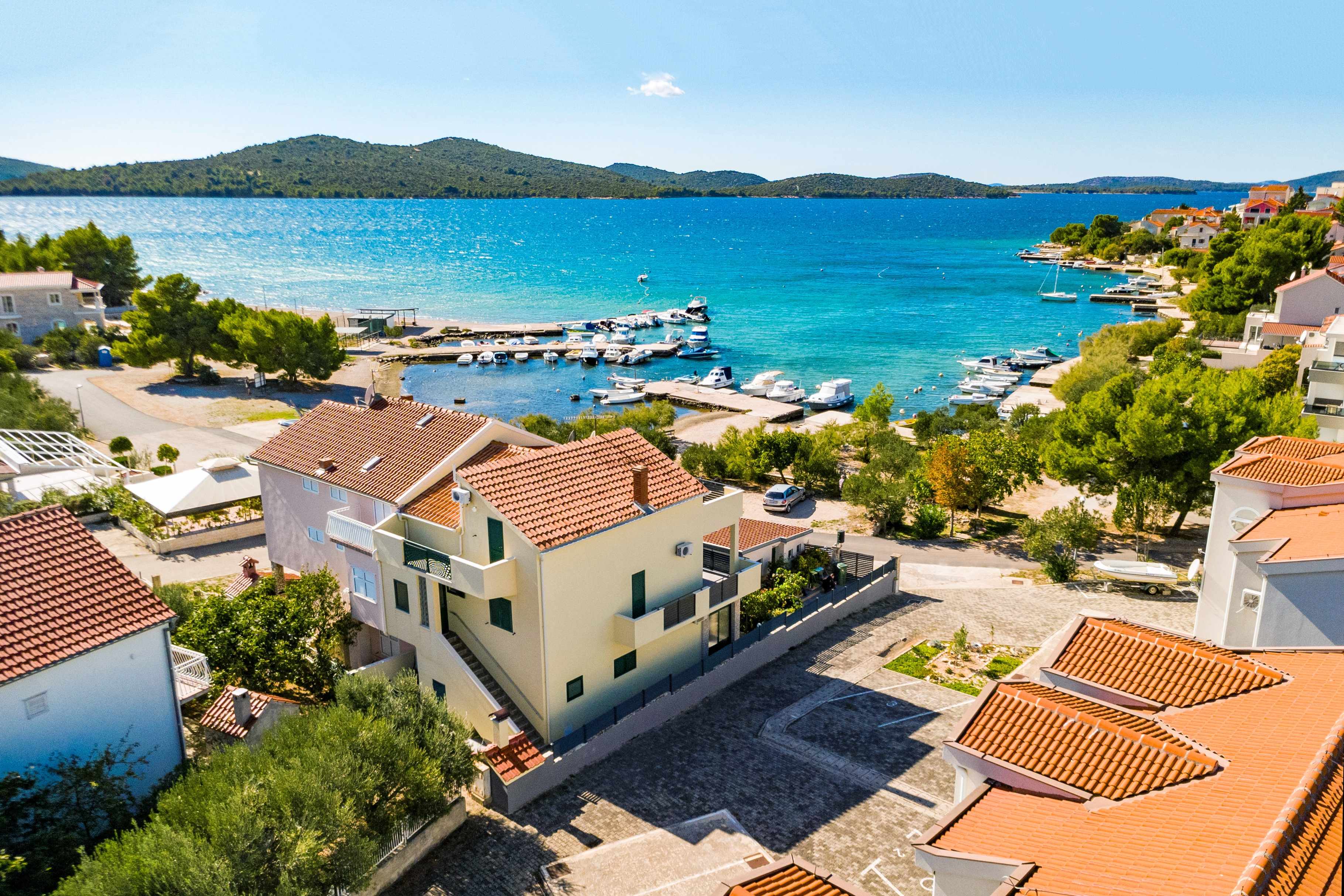 1-Zimmer-Ferienwohnung am Strand Zaboric, Sibenik A-958-a
