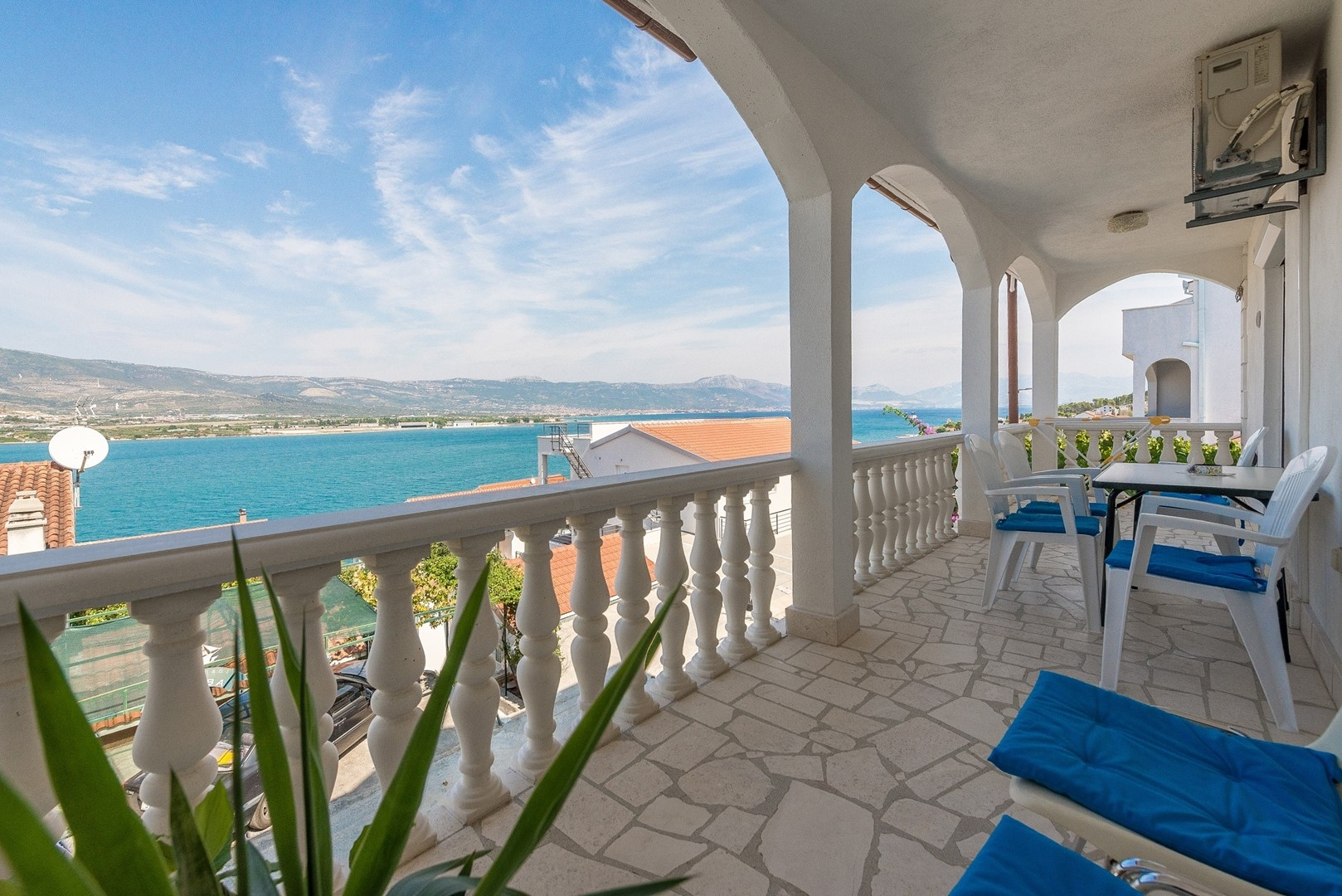 2-Zimmer-Ferienwohnung mit Terrasse und Meerblick Mastrinka (Ciovo) A-