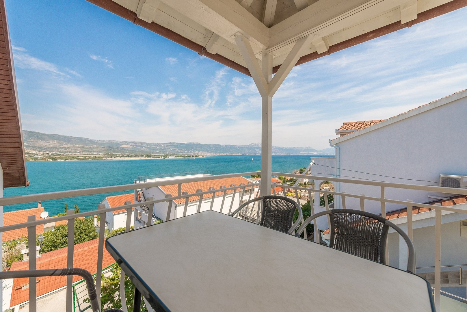 2-Zimmer-Ferienwohnung mit Terrasse und Meerblick Mastrinka (Ciovo) A-