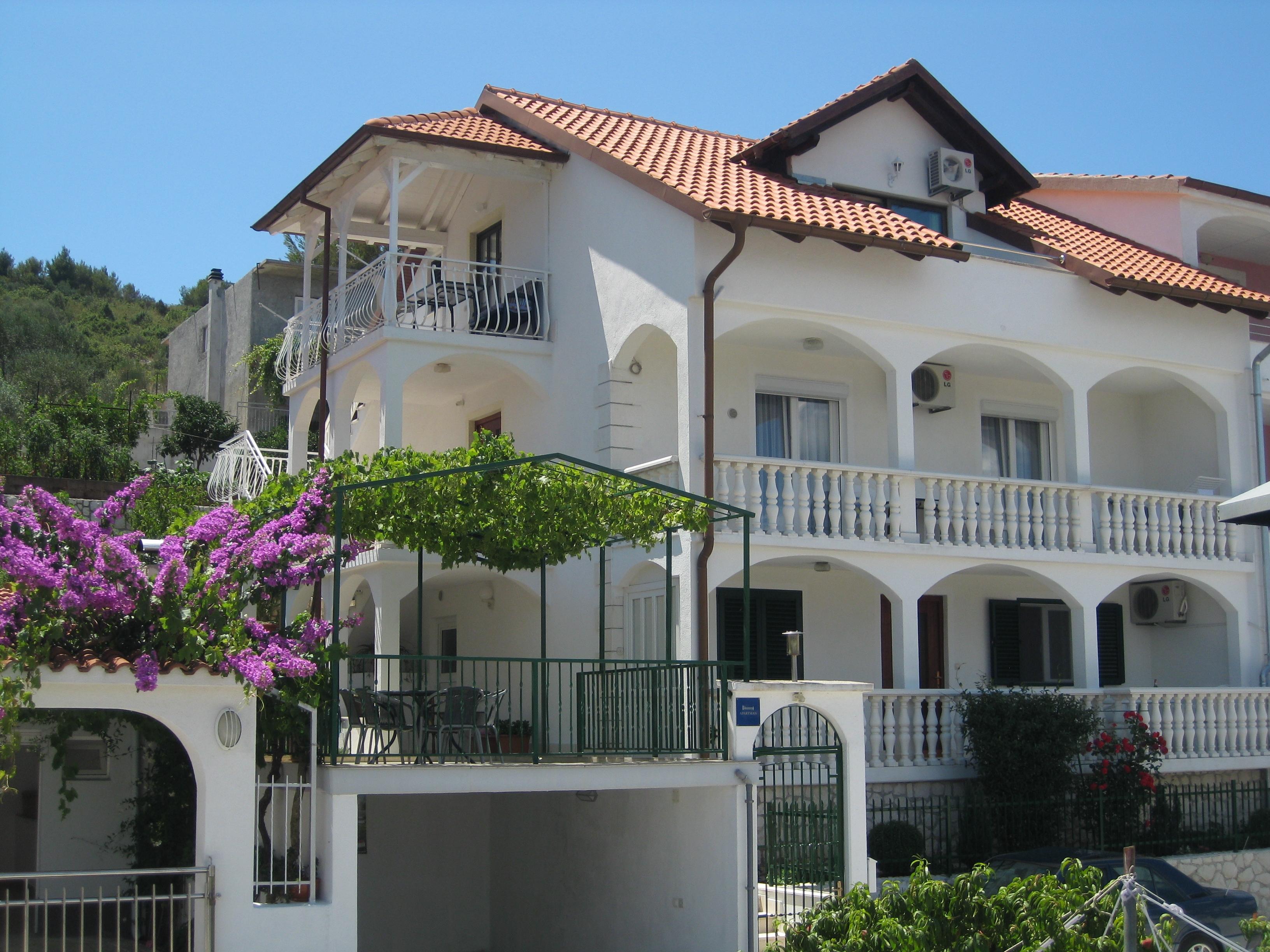 2-Zimmer-Ferienwohnung mit Terrasse und Meerblick Mastrinka (Ciovo) A-
