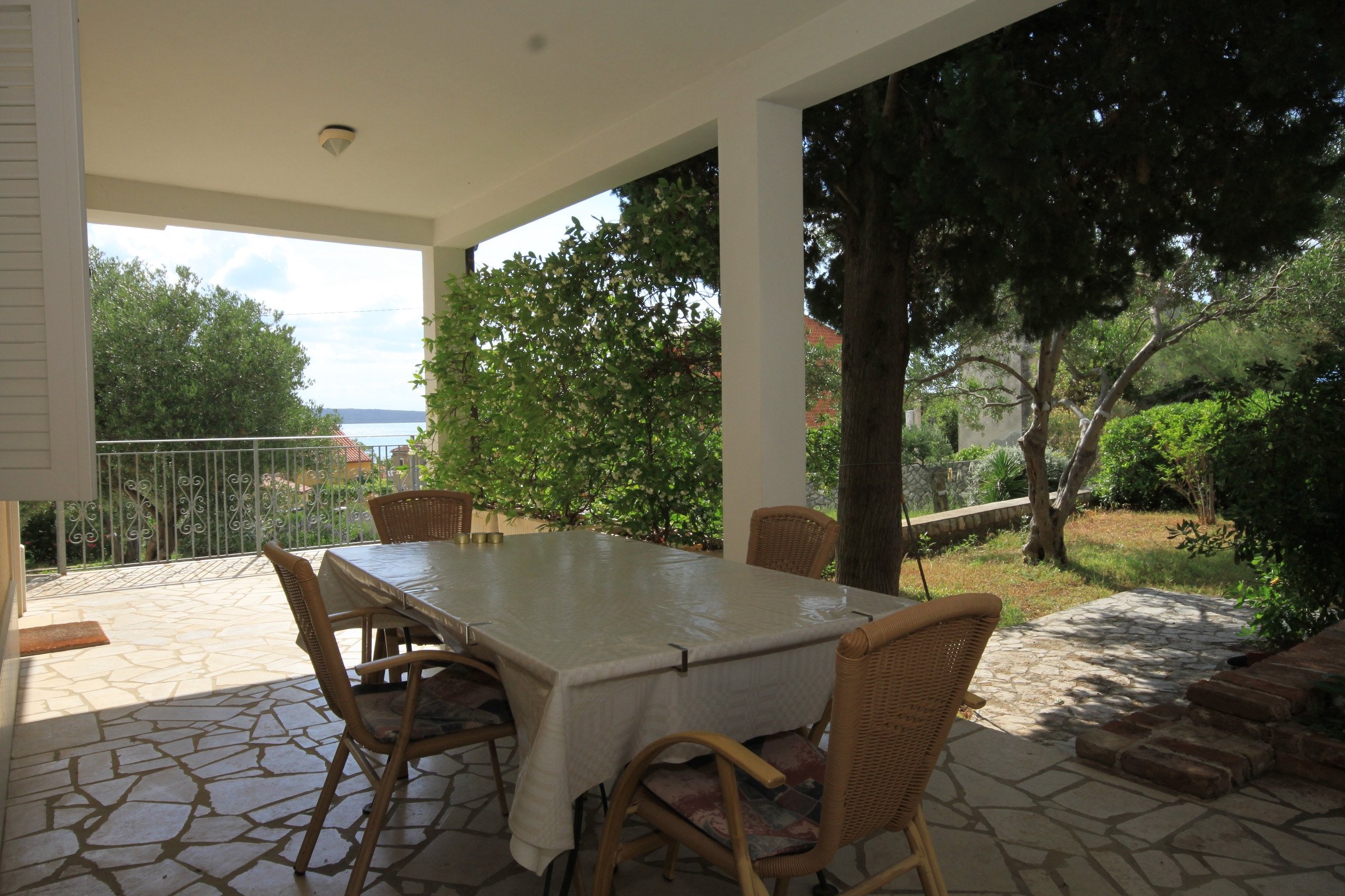 2-Zimmer-Ferienwohnung mit Terrasse Nerezine, Losinj A-2518-b