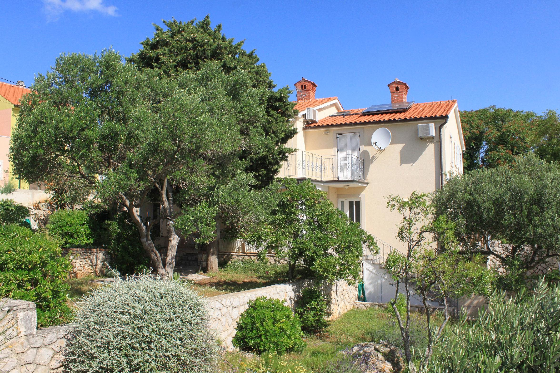 2-Zimmer-Ferienwohnung mit Terrasse Nerezine, Losinj A-2518-b