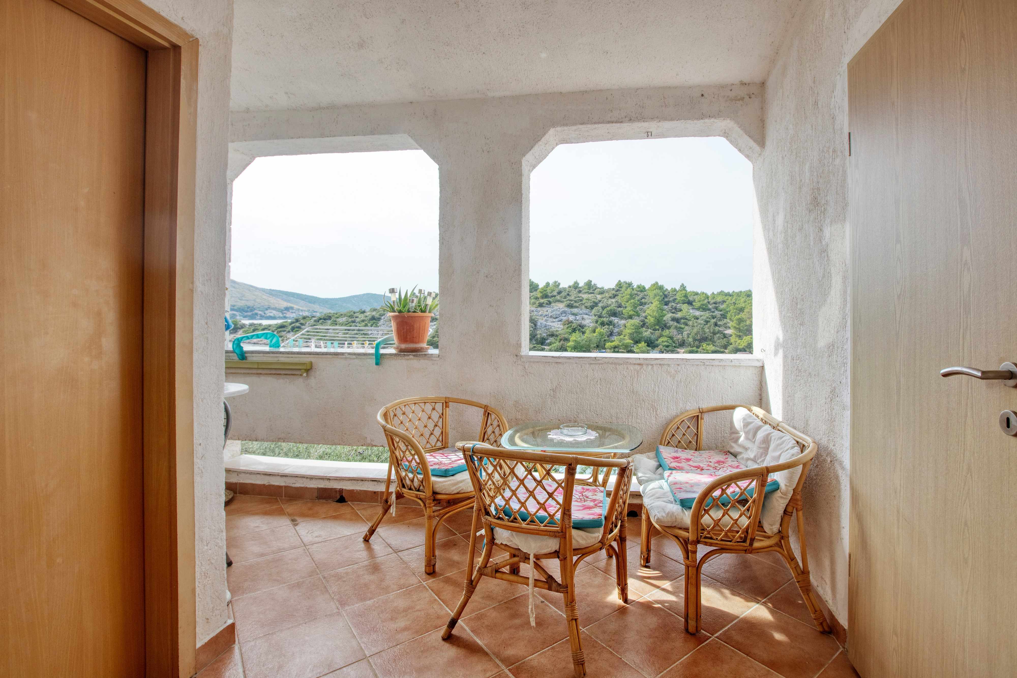 2-Zimmer-Ferienwohnung am Strand Grebastica, Sibenik A-461-b