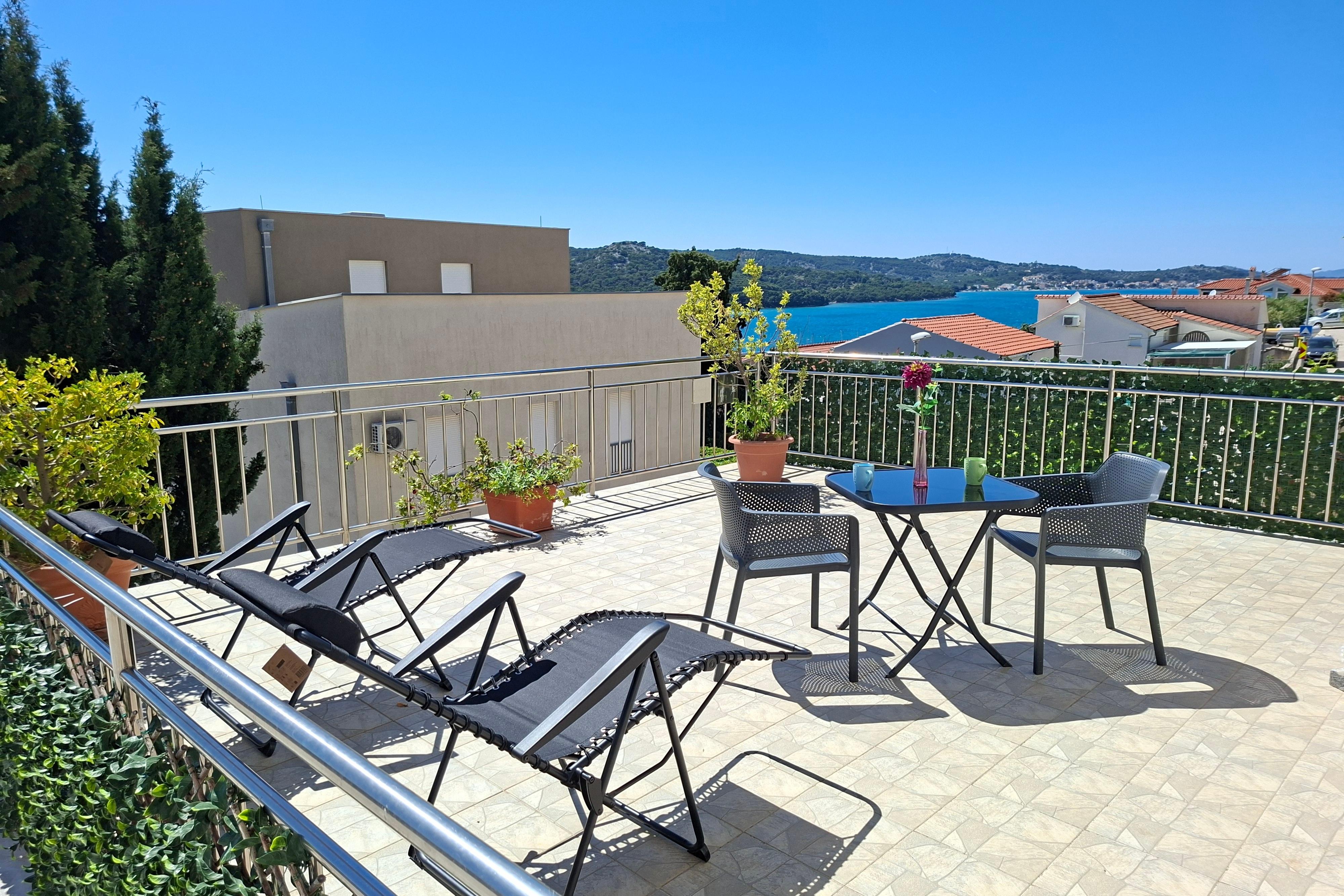 1-Zimmer-Ferienwohnung mit Terrasse und Meerblick Tisno, Murter A-5130