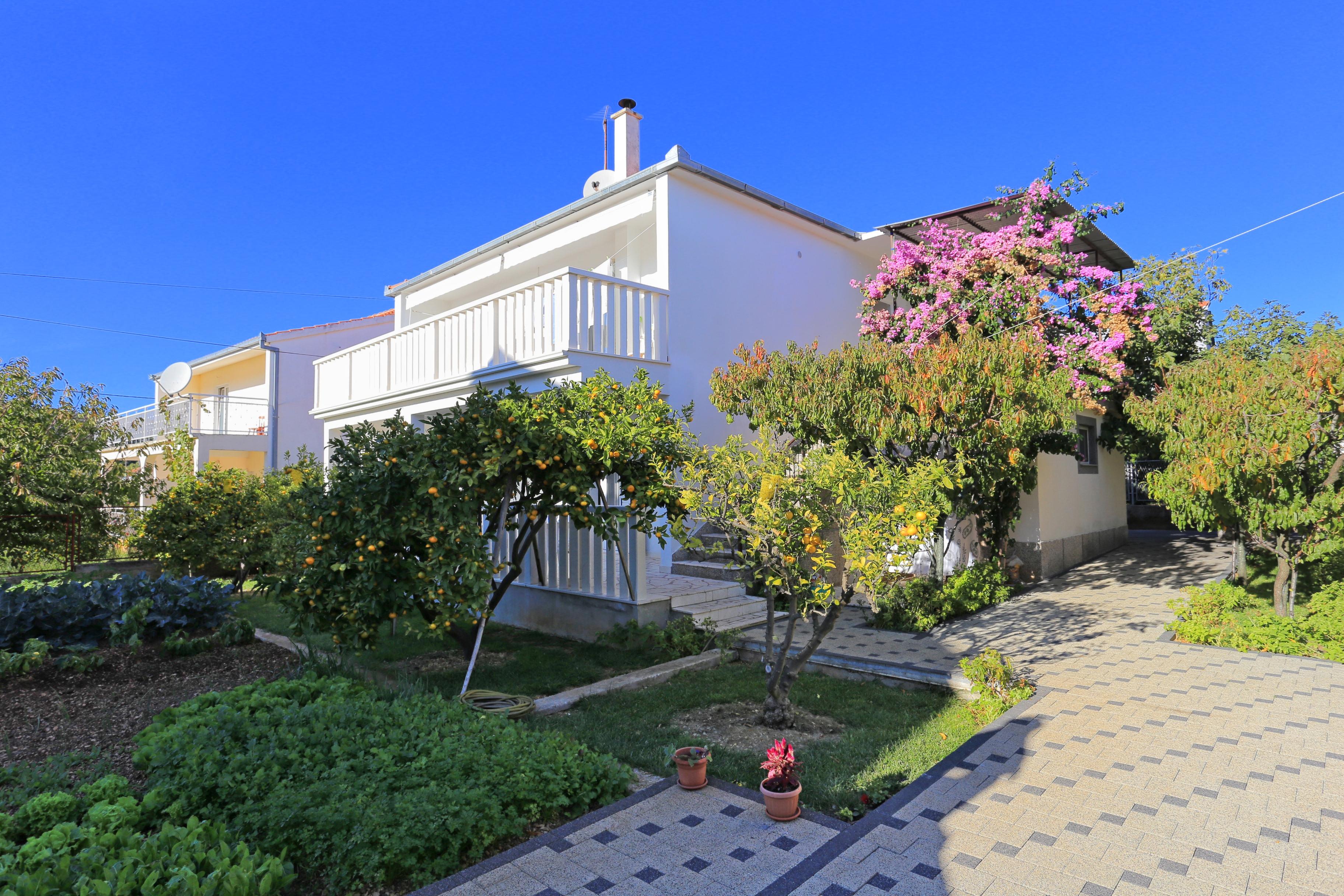 2-Zimmer-Ferienwohnung mit Terrasse Poljica, Trogir A-5199-b