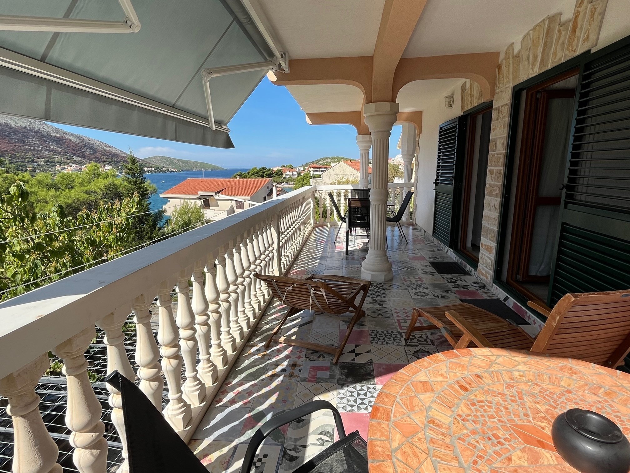 2-Zimmer-Ferienwohnung am Strand Grebastica, Sibenik A-5270-c
