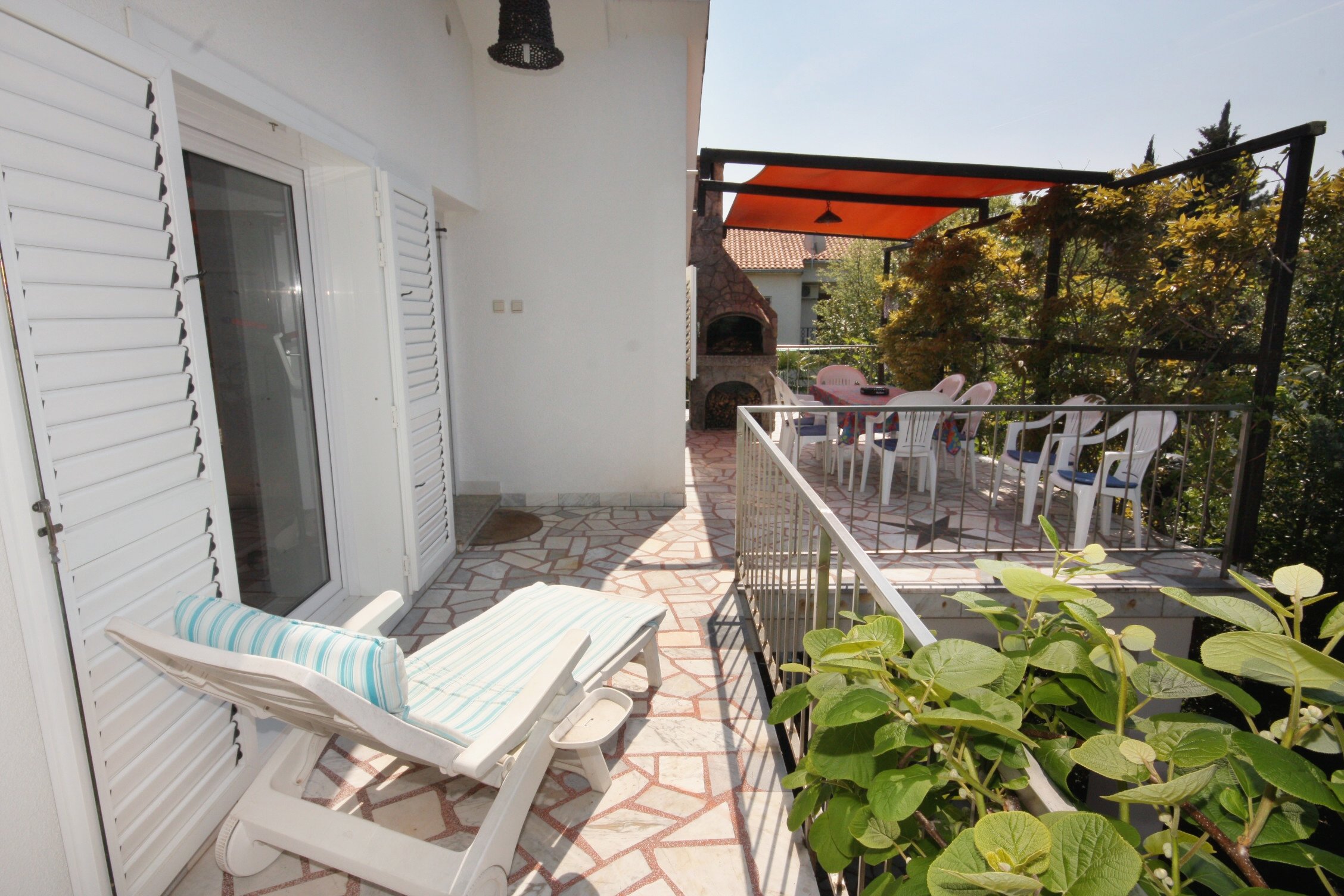 2-Zimmer-Ferienwohnung mit Terrasse und Meerblick Malinska, Krk A-5290