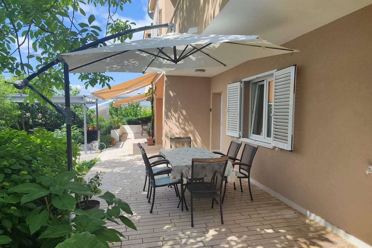 2-Zimmer-Ferienwohnung mit Terrasse und Meerblick Punat, Krk A-5351-a