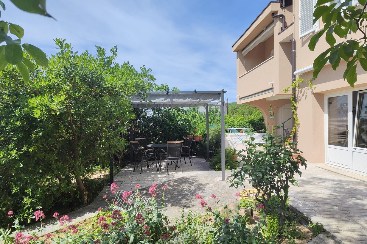 1-Zimmer-Ferienwohnung mit Terrasse und Meerblick Punat, Krk A-5351-b