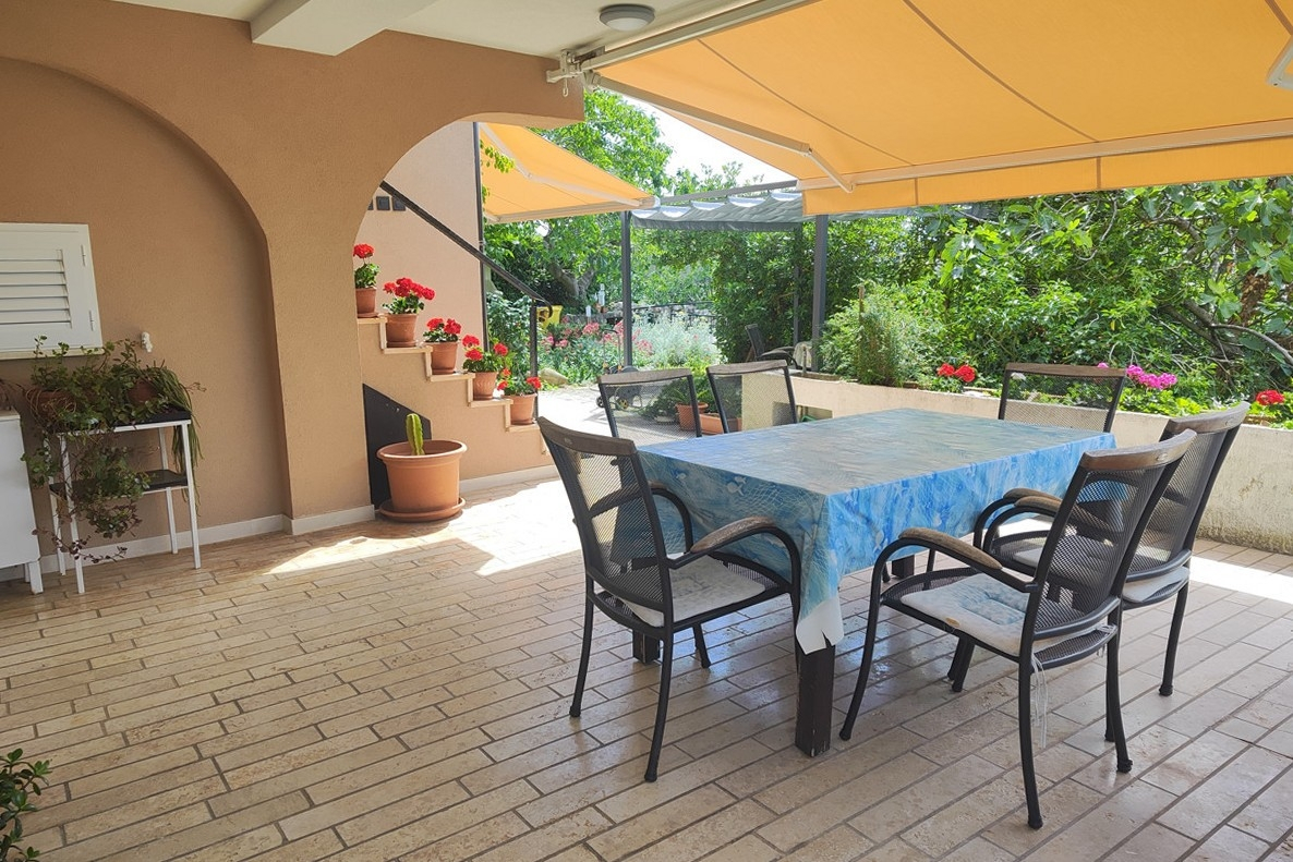 1-Zimmer-Ferienwohnung mit Terrasse und Meerblick Punat, Krk A-5351-c