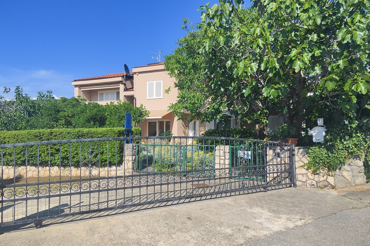 1-Zimmer-Ferienwohnung mit Terrasse und Meerblick Punat, Krk A-5351-c