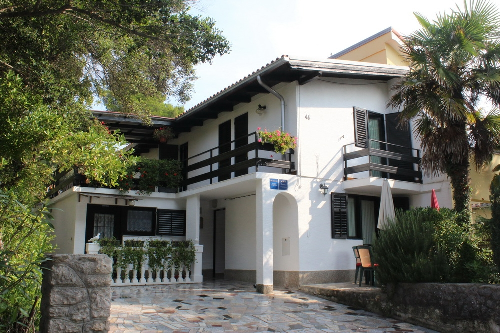 1-Zimmer-Ferienwohnung mit Terrasse Artatore, Losinj A-5377-b