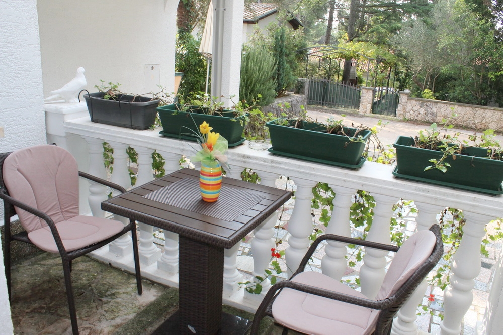 1-Zimmer-Ferienwohnung mit Terrasse Artatore, Losinj A-5377-c