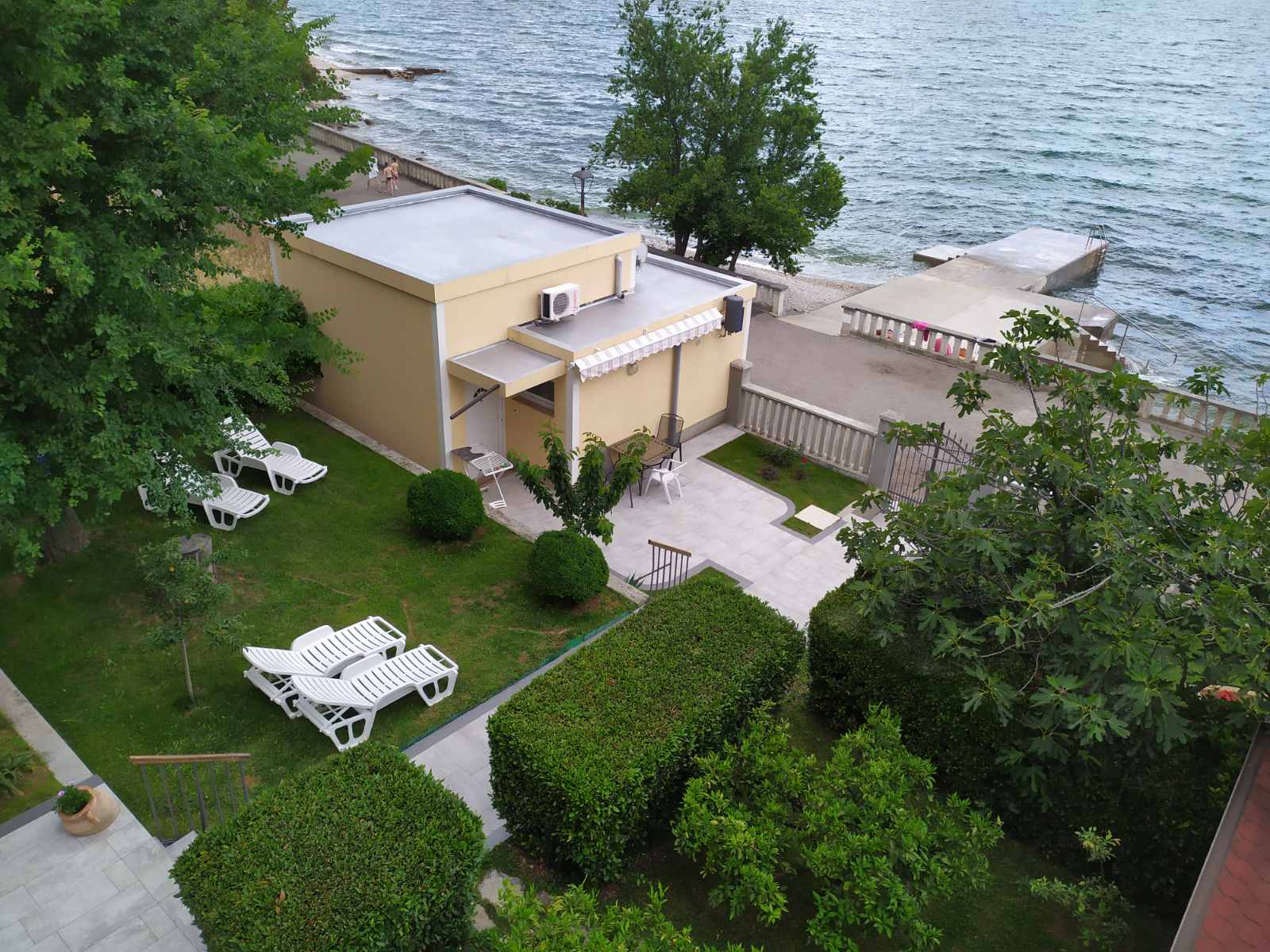 Traumhafe Unterkunft direkt am Meer - 10 m zum Strand