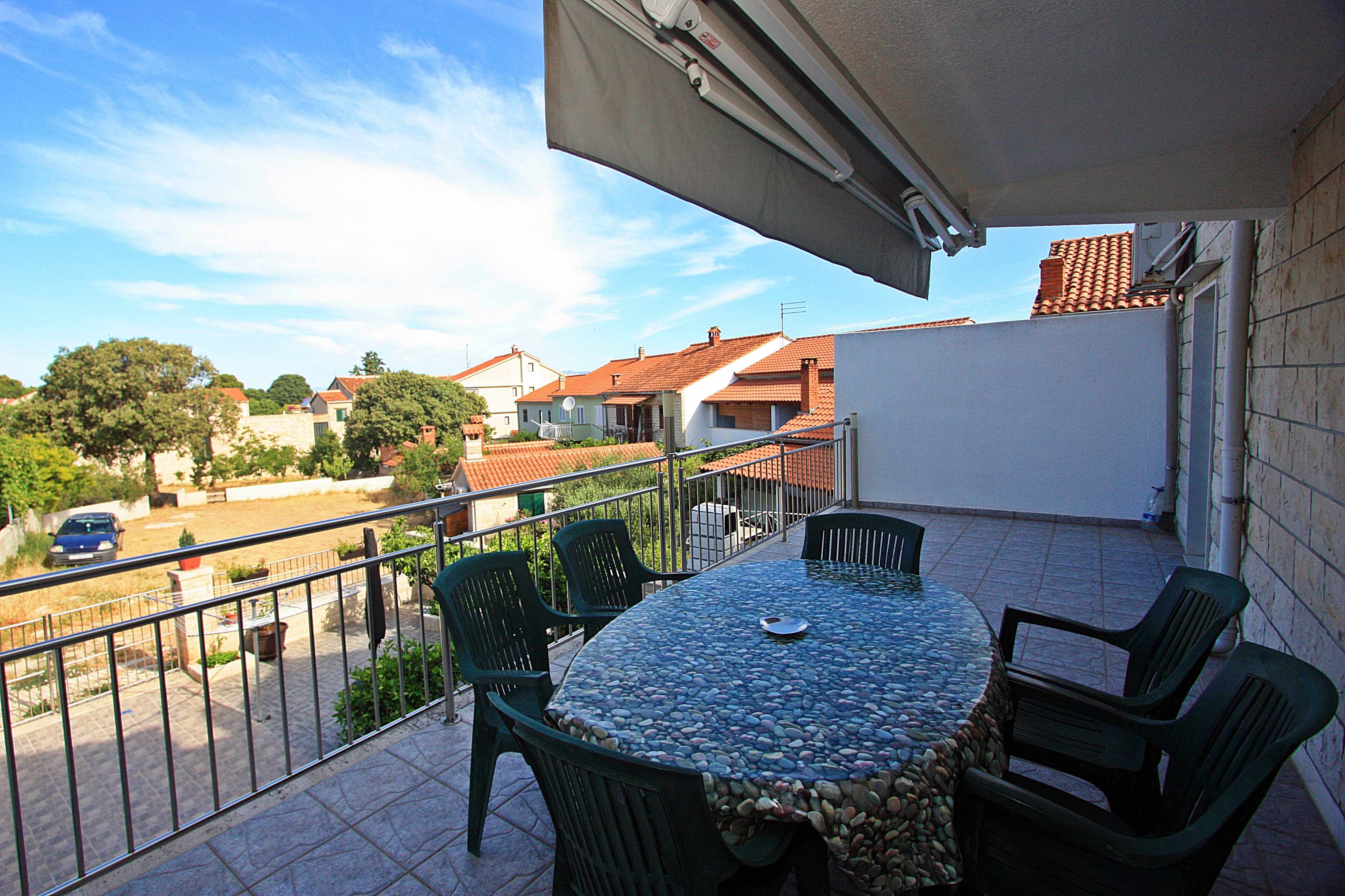 3-Zimmer-Ferienwohnung mit Terrasse und Meerblick Supetar, Brac A-5665