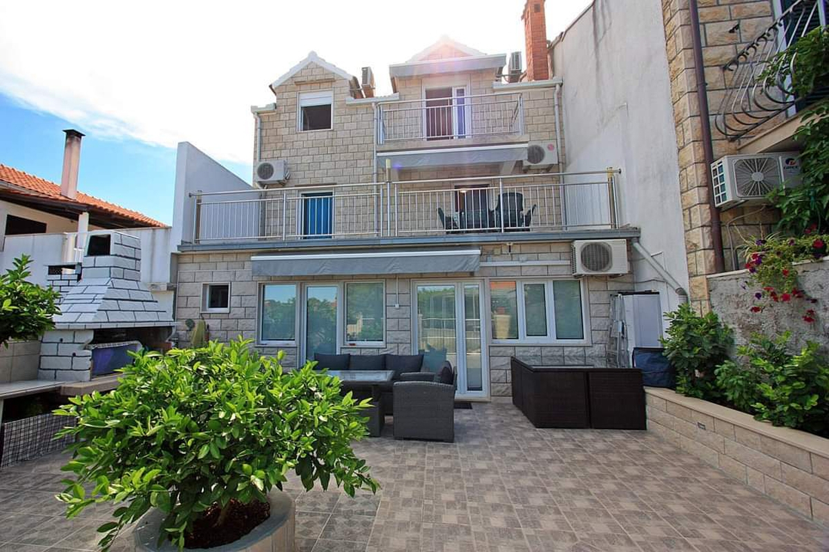 3-Zimmer-Ferienwohnung mit Terrasse und Meerblick Supetar, Brac A-5665