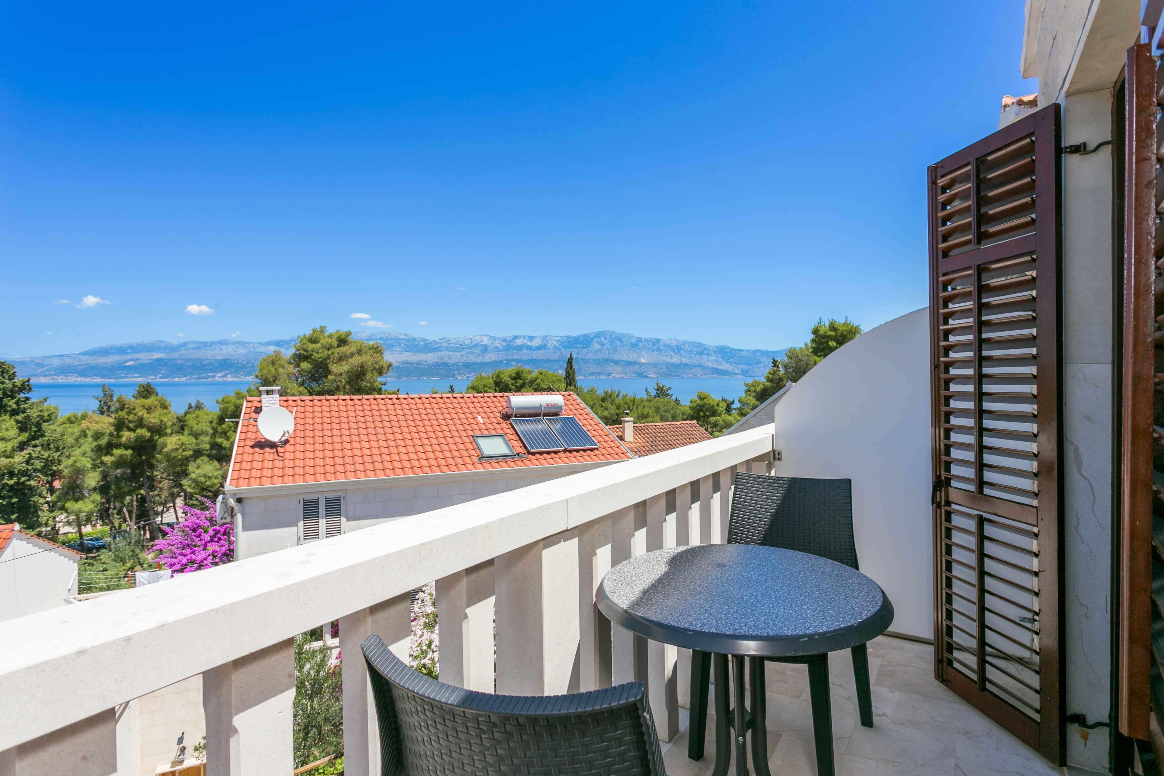 3-Zimmer-Ferienwohnung mit Balkon und Meerblick Supetar, Brac A-5670-a
