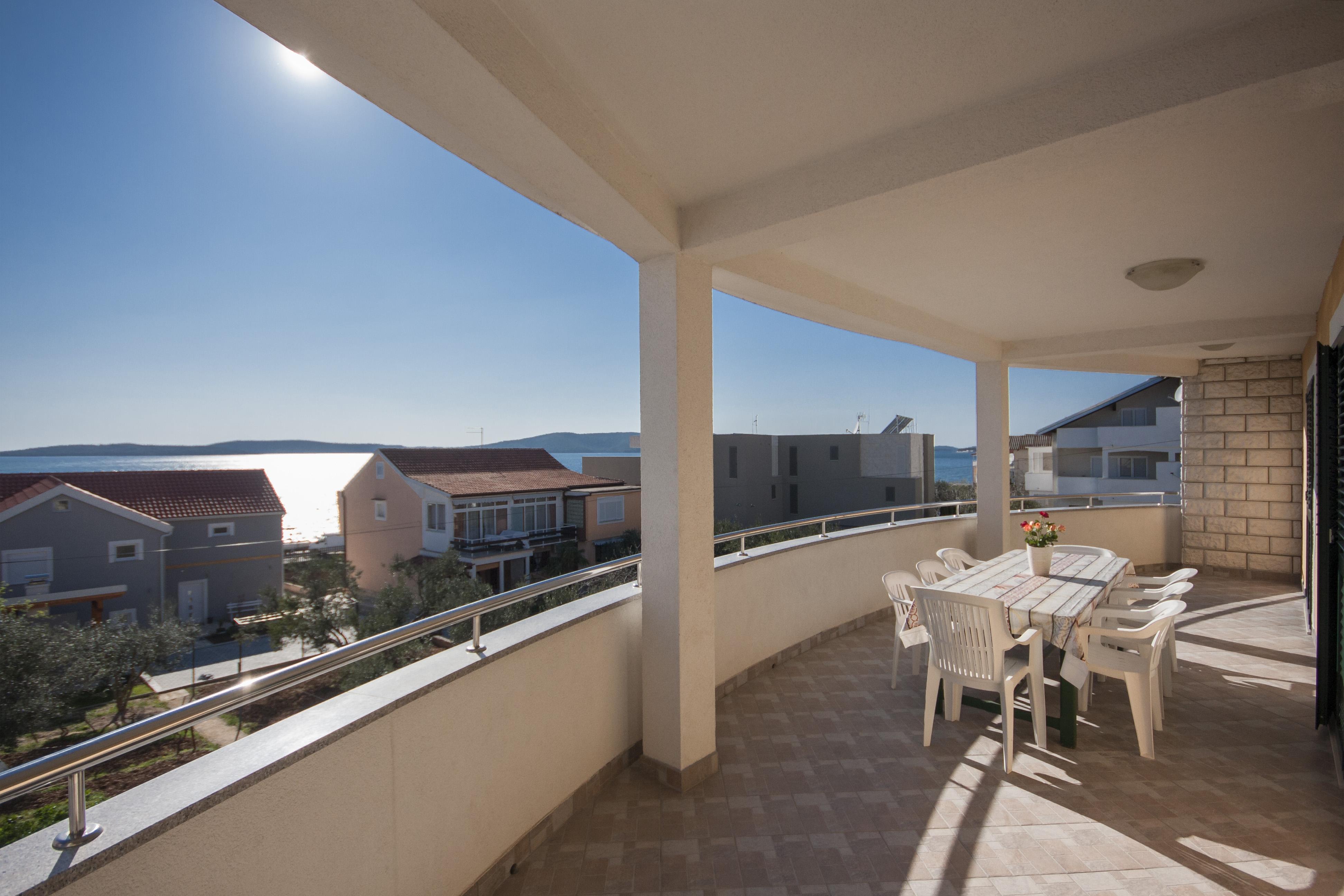 Komfortable Ferienwohnung mit Terrasse und Meerblick Brodarica (Sibeni