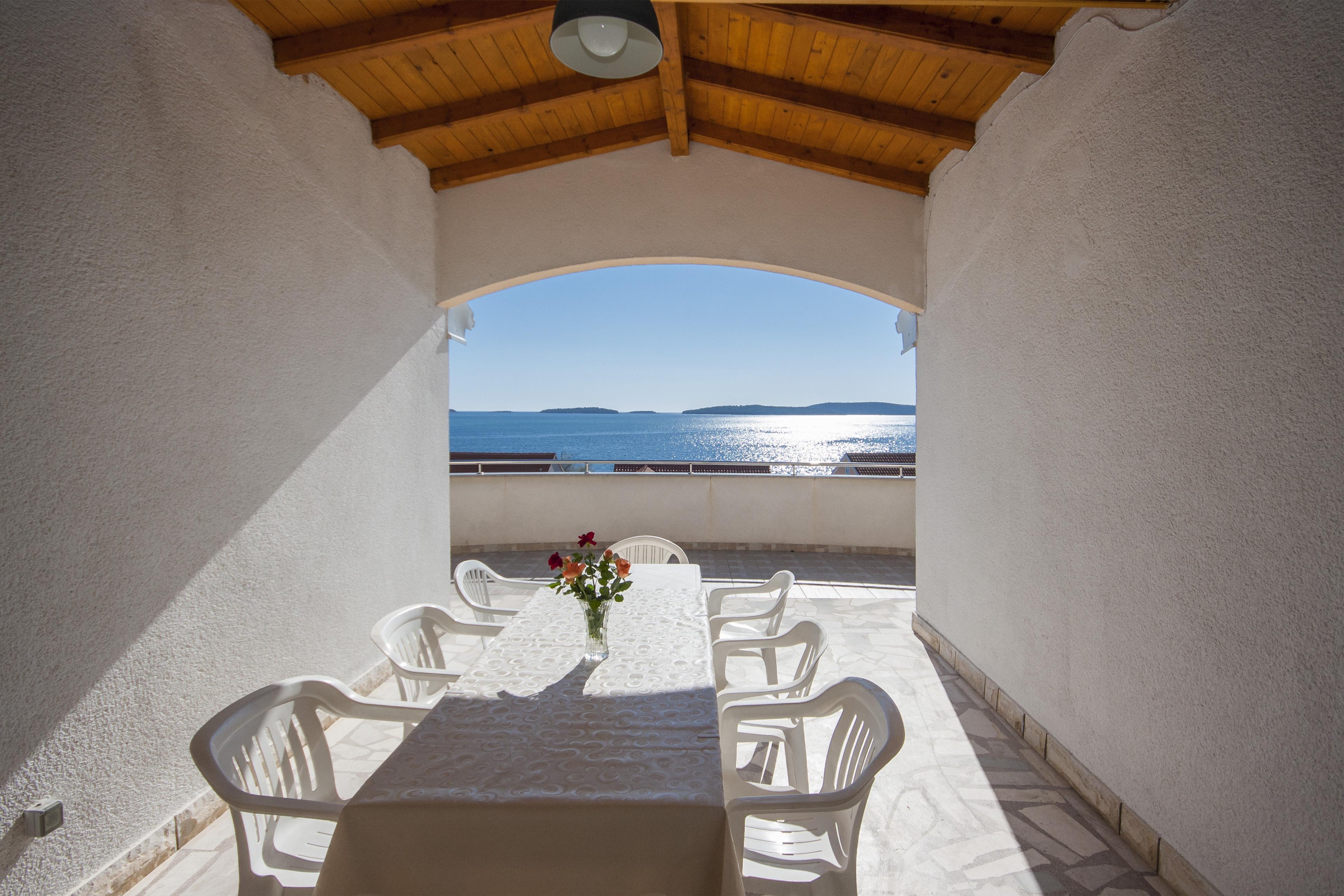4-Zimmer-Ferienwohnung mit Terrasse und Meerblick Brodarica (Sibenik)