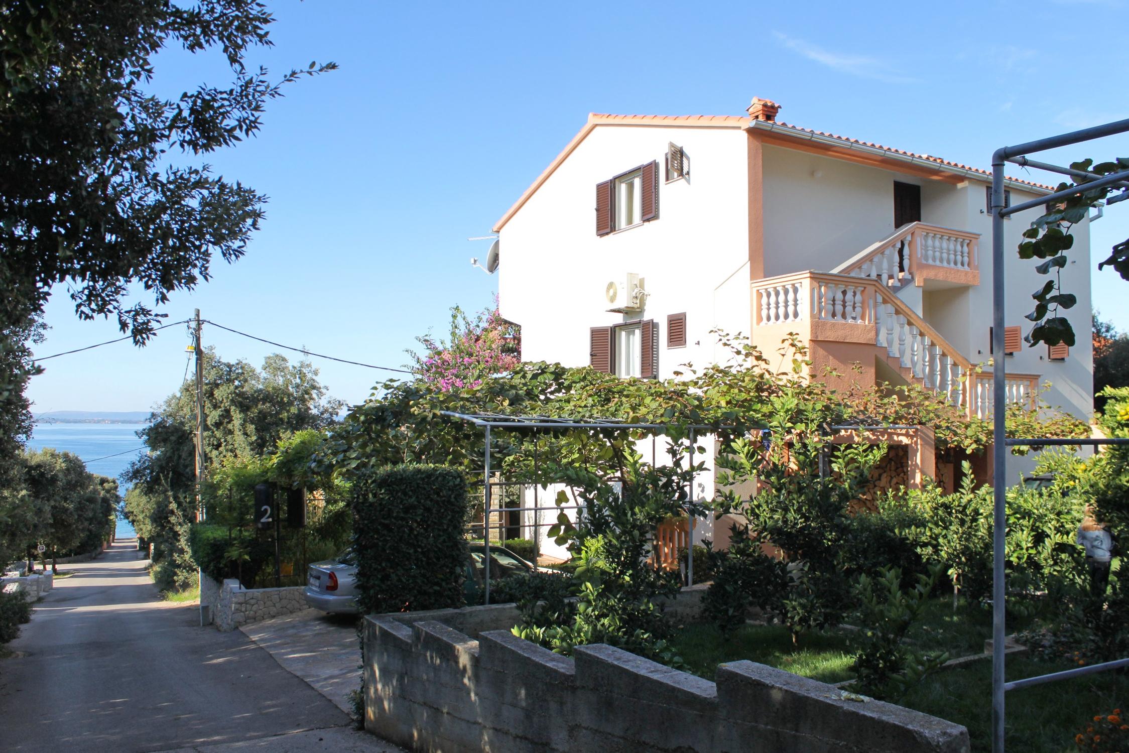 1-Zimmer-Ferienwohnung mit Terrasse und Meerblick Kozino, Zadar A-5749