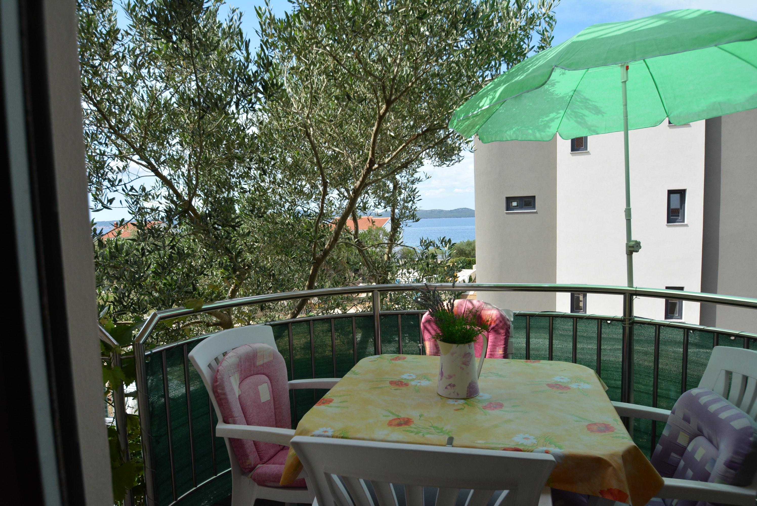 1-Zimmer-Ferienwohnung mit Terrasse und Meerblick Kozino, Zadar A-5893