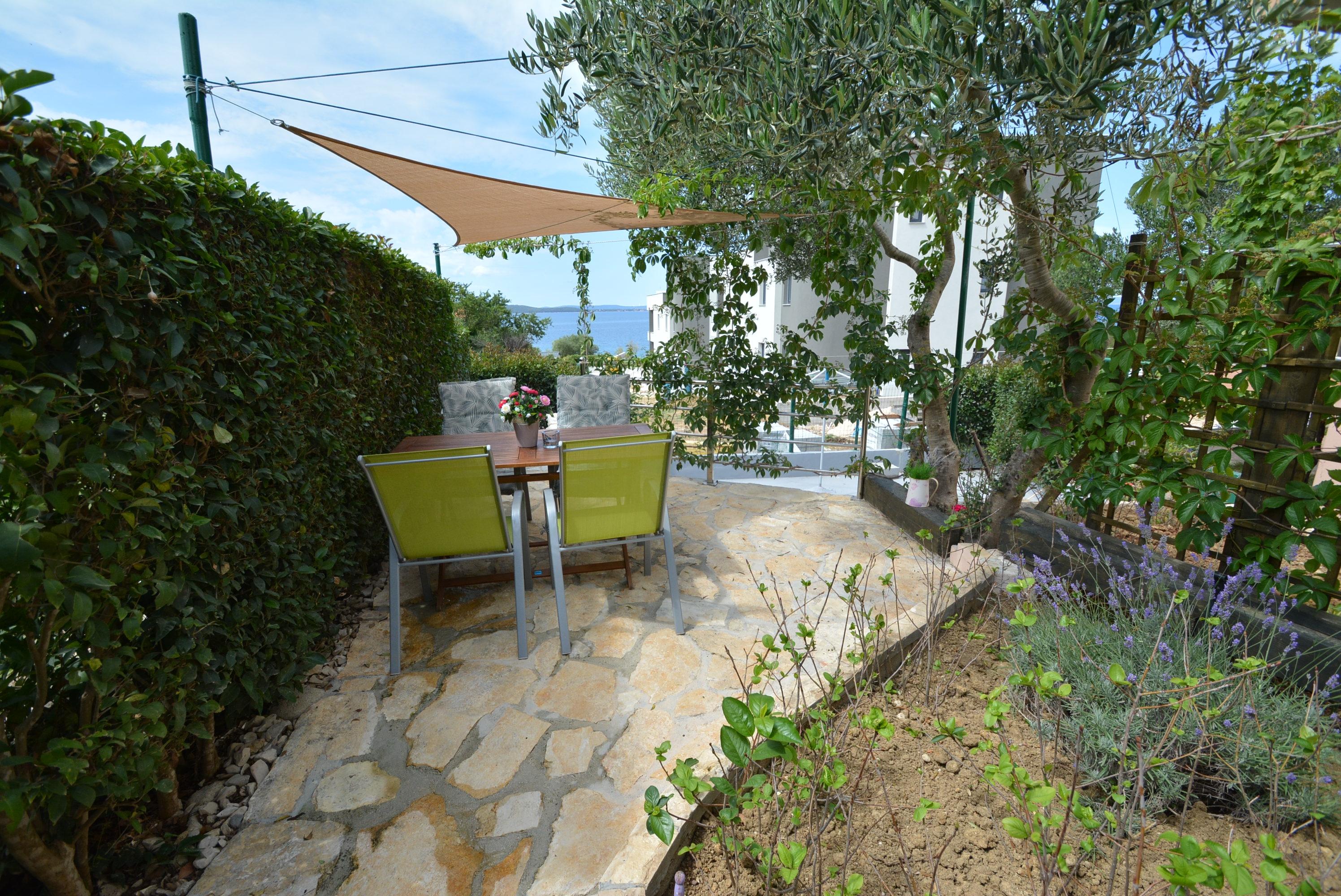 1-Zimmer-Ferienwohnung mit Terrasse und Meerblick Kozino, Zadar A-5893