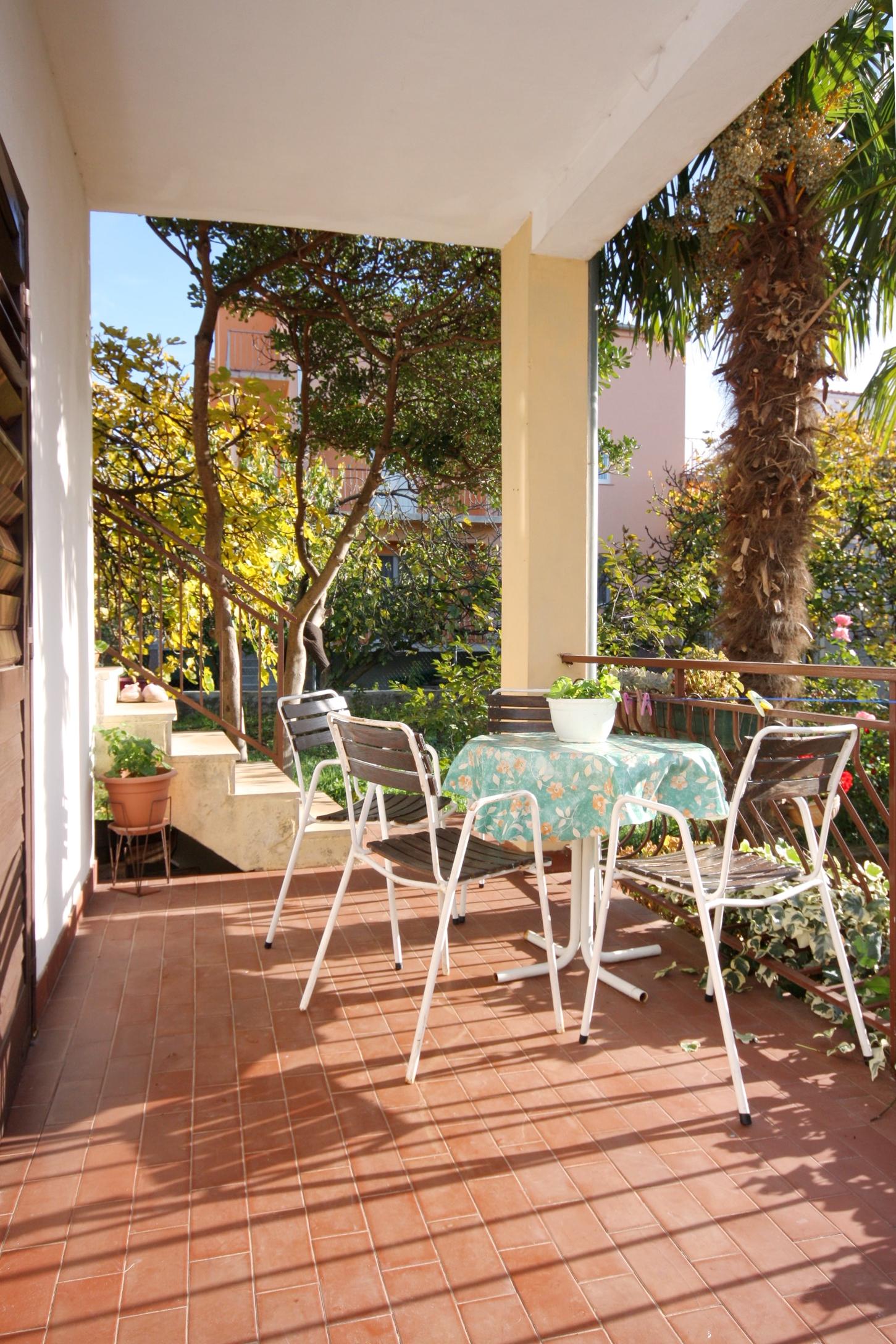 2-Zimmer-Ferienwohnung mit Terrasse Biograd na Moru, Biograd A-5899-d