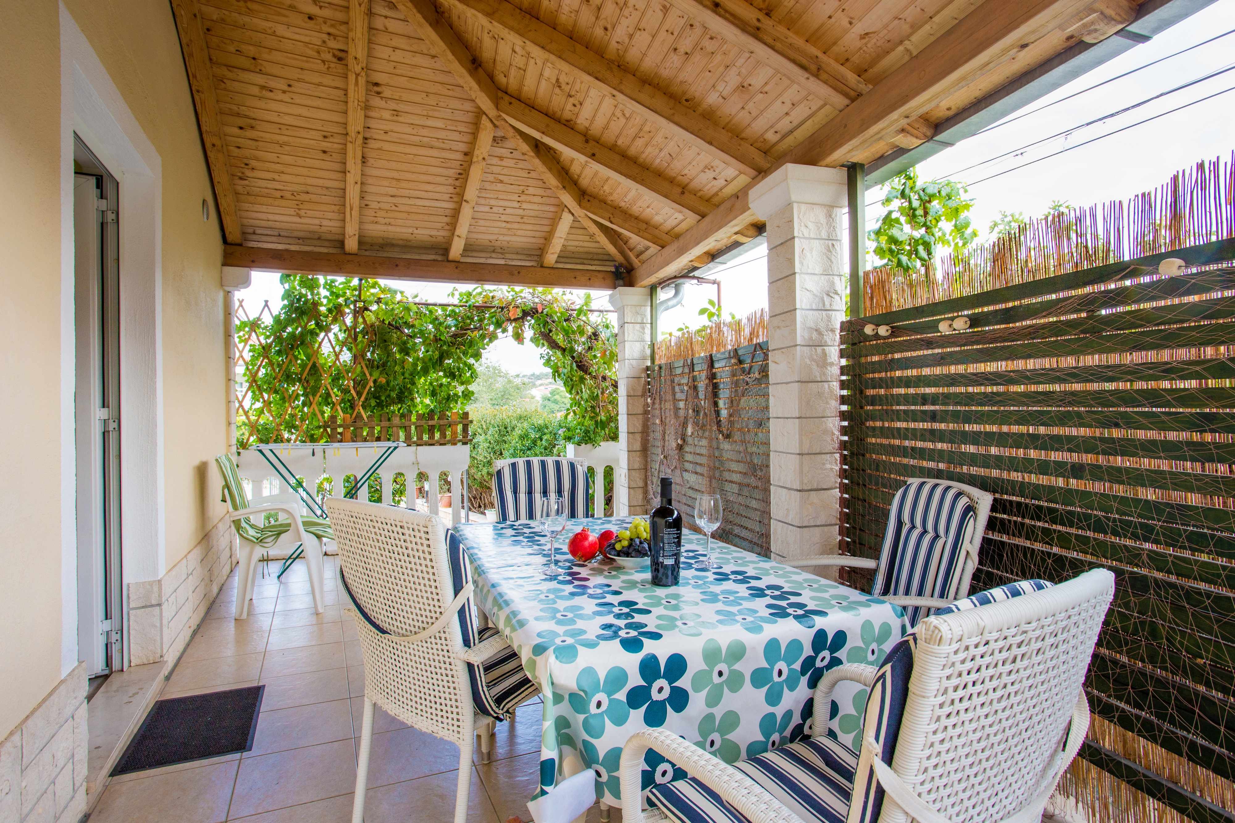 3-Zimmer-Ferienwohnung mit Terrasse Marina, Trogir A-5953-b