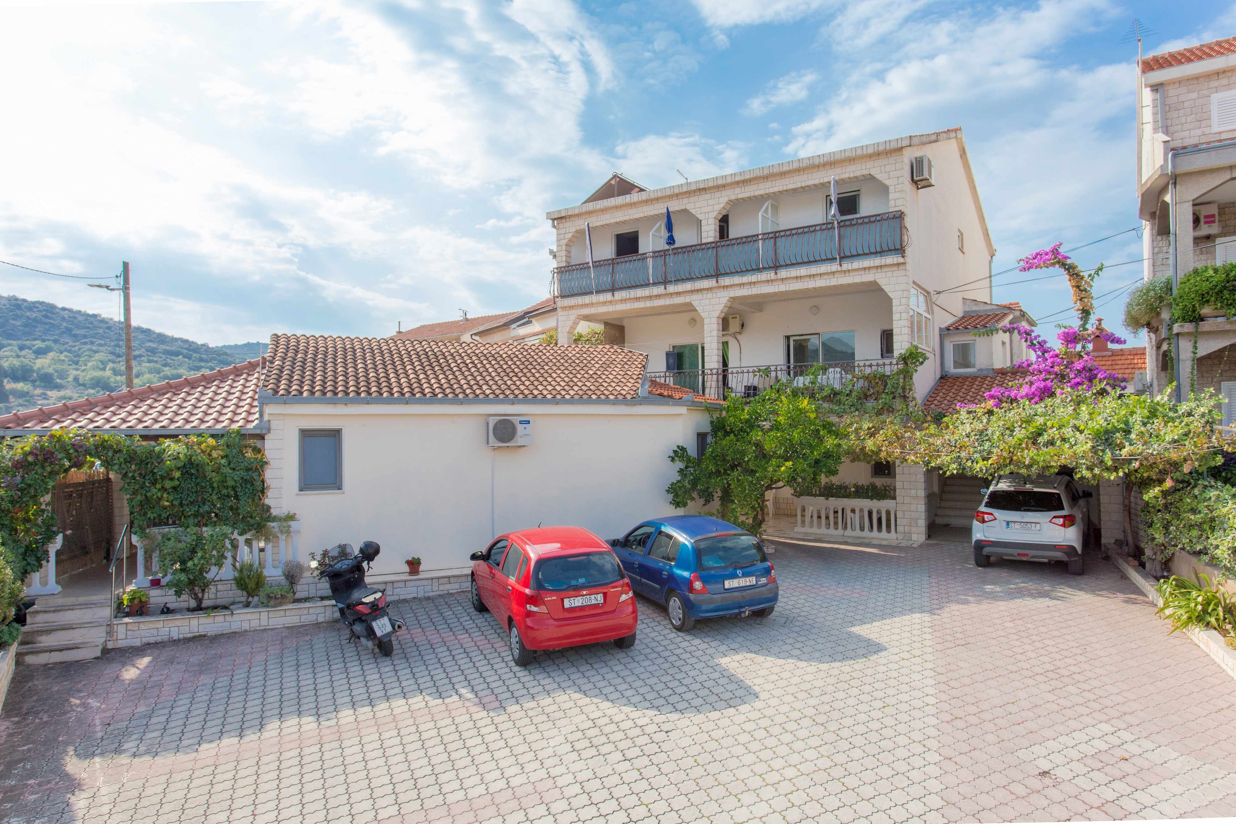 Zimmer mit Balkon und Meerblick Marina, Trogir S-5953-b
