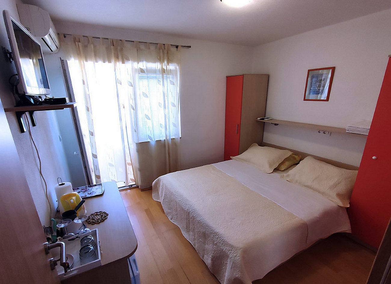 Zimmer mit Balkon und Meerblick Tucepi, Makarska S-6058-a