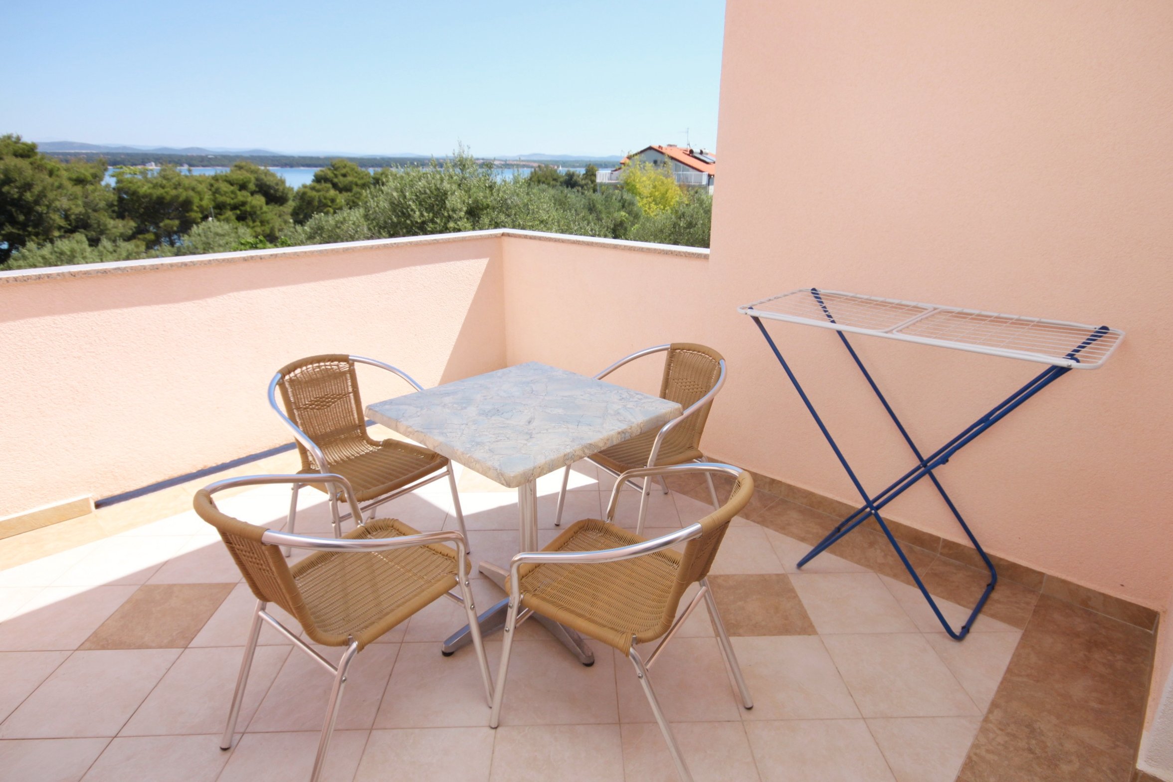 1-Zimmer-Ferienwohnung mit Terrasse und Meerblick Tkon, Pasman A-6215-