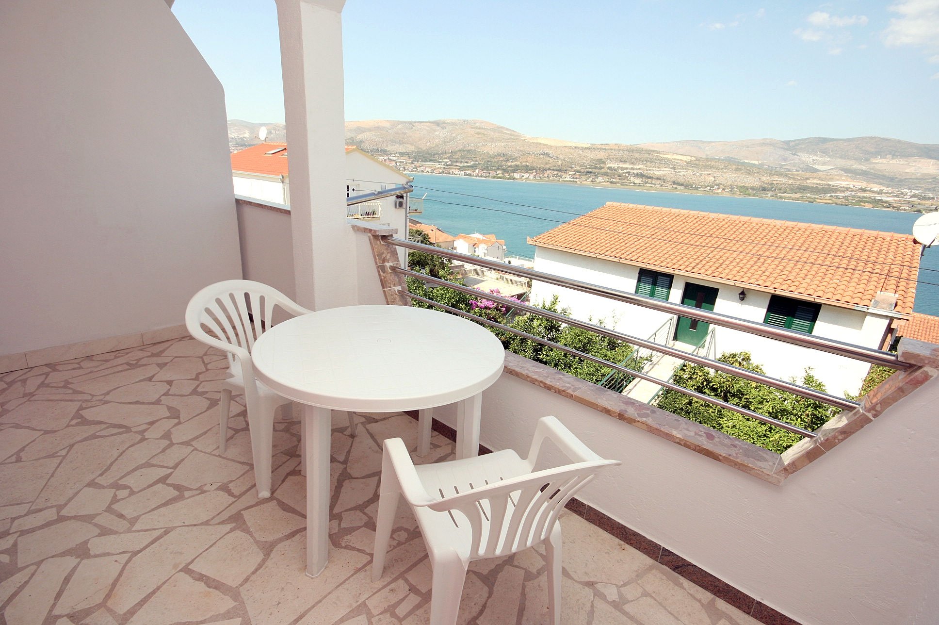 1-Zimmer-Ferienwohnung mit Terrasse und Meerblick Mastrinka (Ciovo) A-