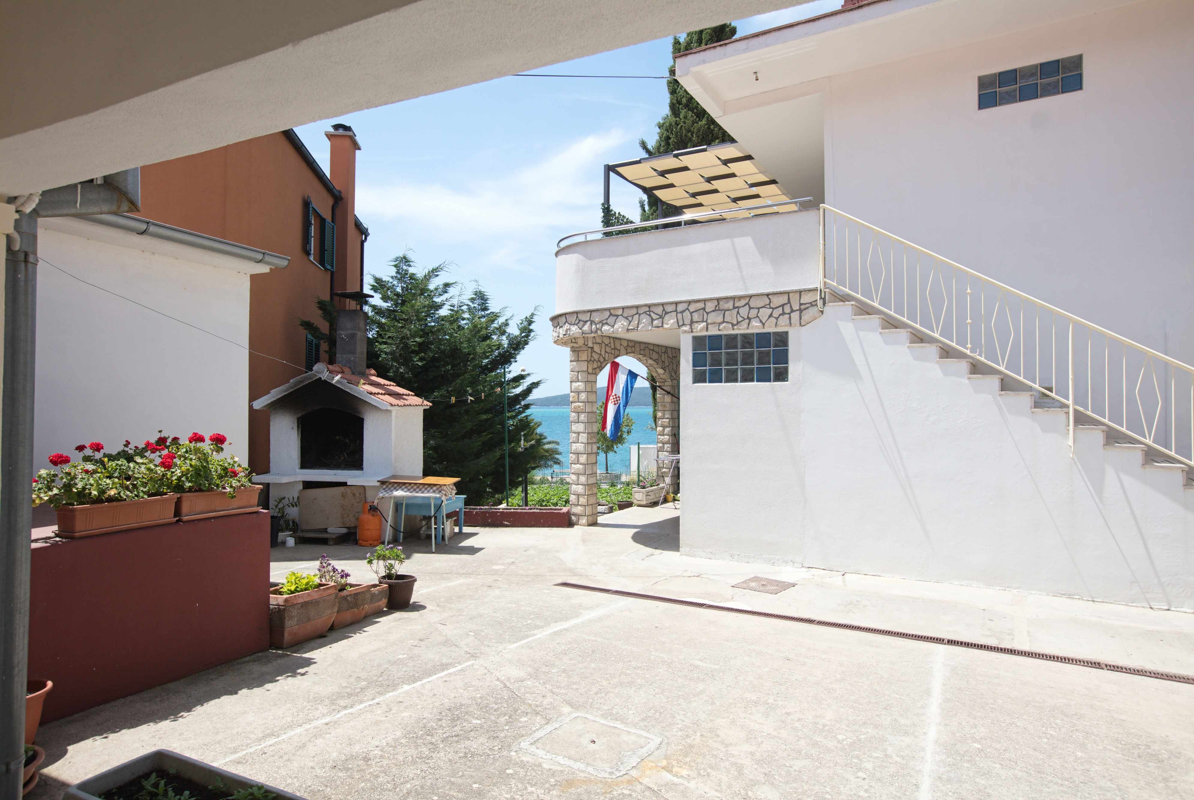 2-Zimmer-Ferienwohnung am Strand Brodarica (Sibenik) A-4833-b