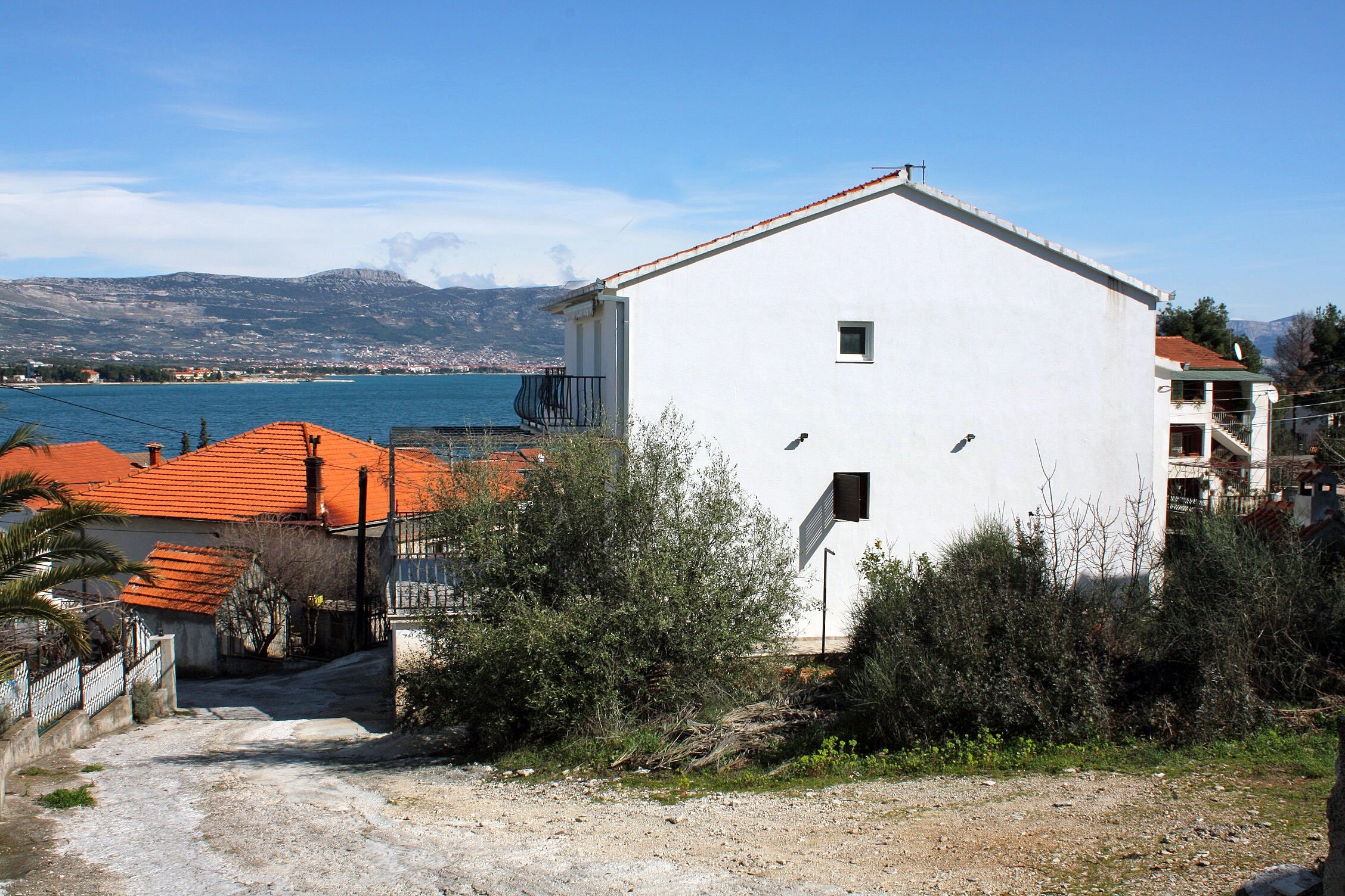 2-Zimmer-Ferienwohnung mit Balkon und Meerblick Mastrinka, Ciovo A-483