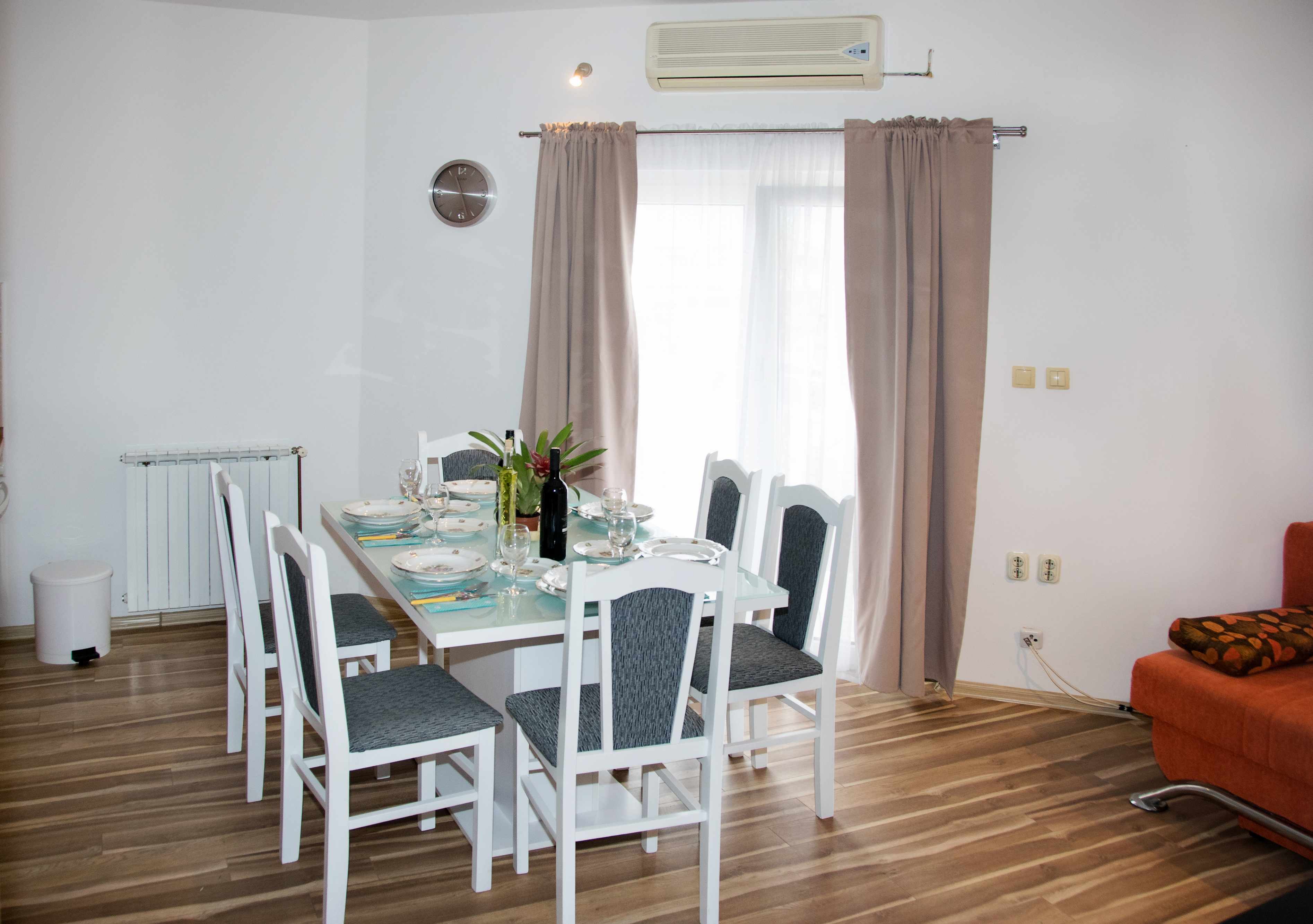 2-Zimmer-Ferienwohnung mit Terrasse Sibenik A-4166-a