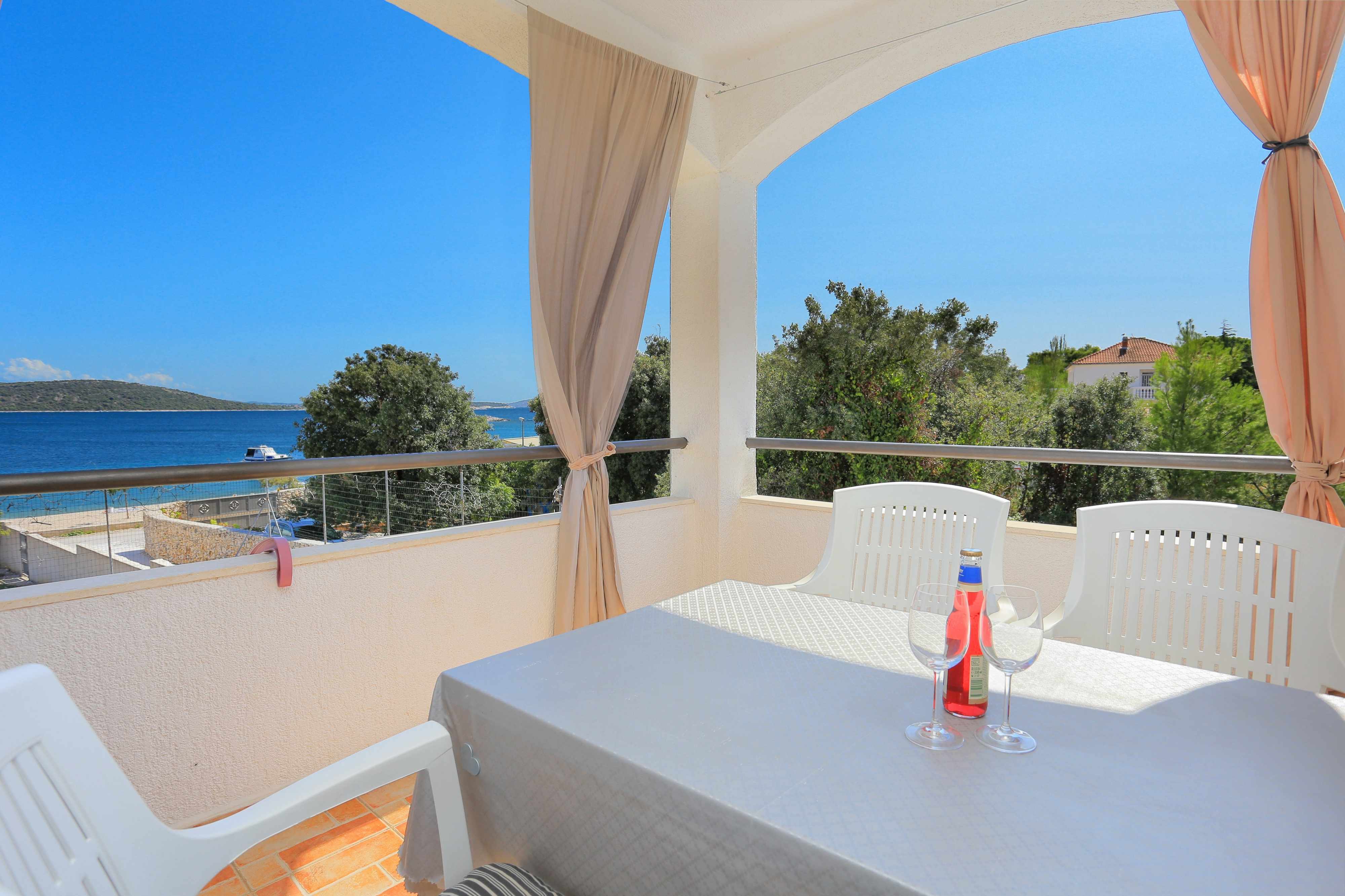 2-Zimmer-Ferienwohnung am Strand Sevid, Trogir A-4286-a