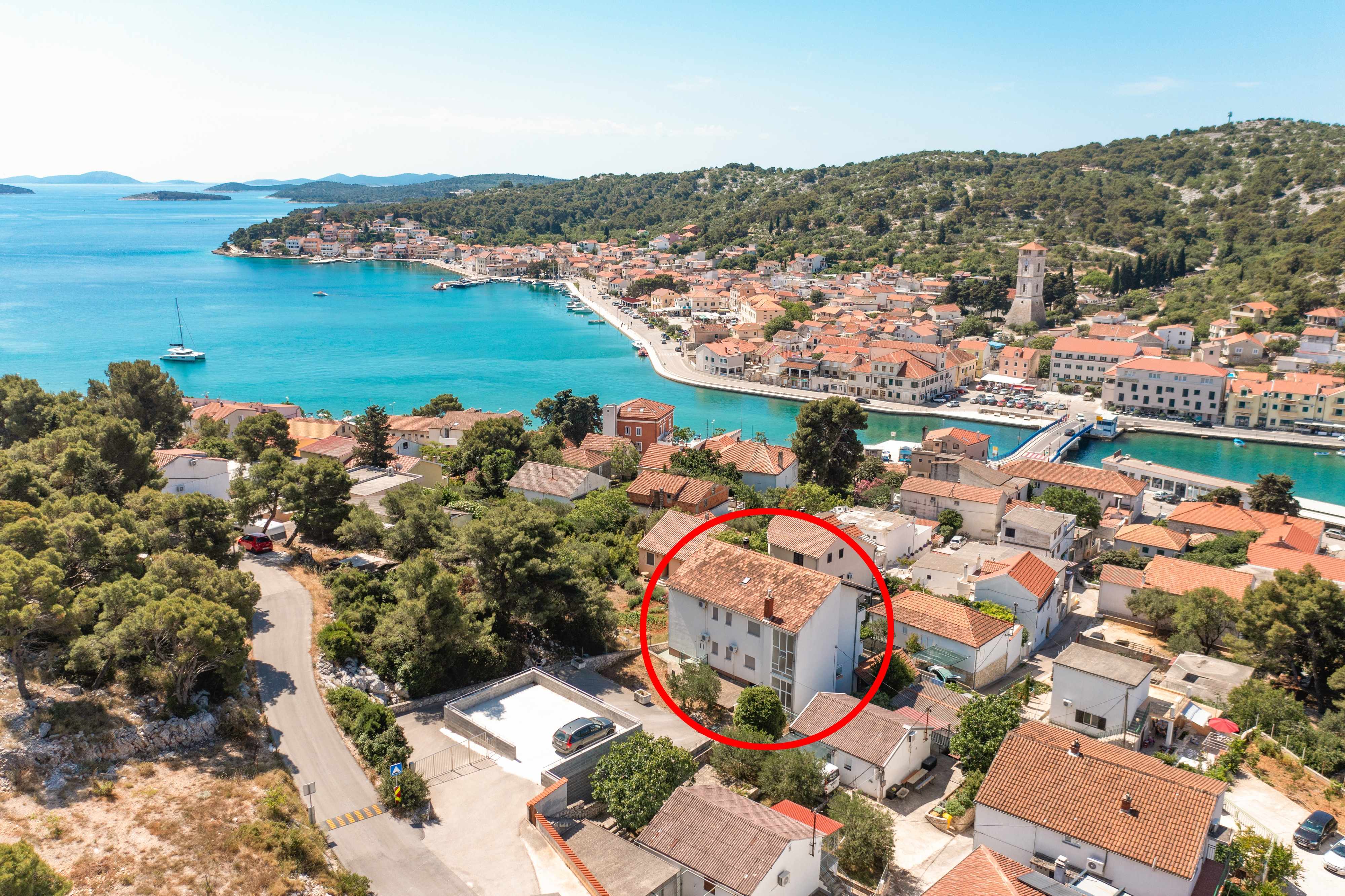1-Zimmer-Ferienwohnung mit Terrasse und Meerblick Tisno, Murter A-4295