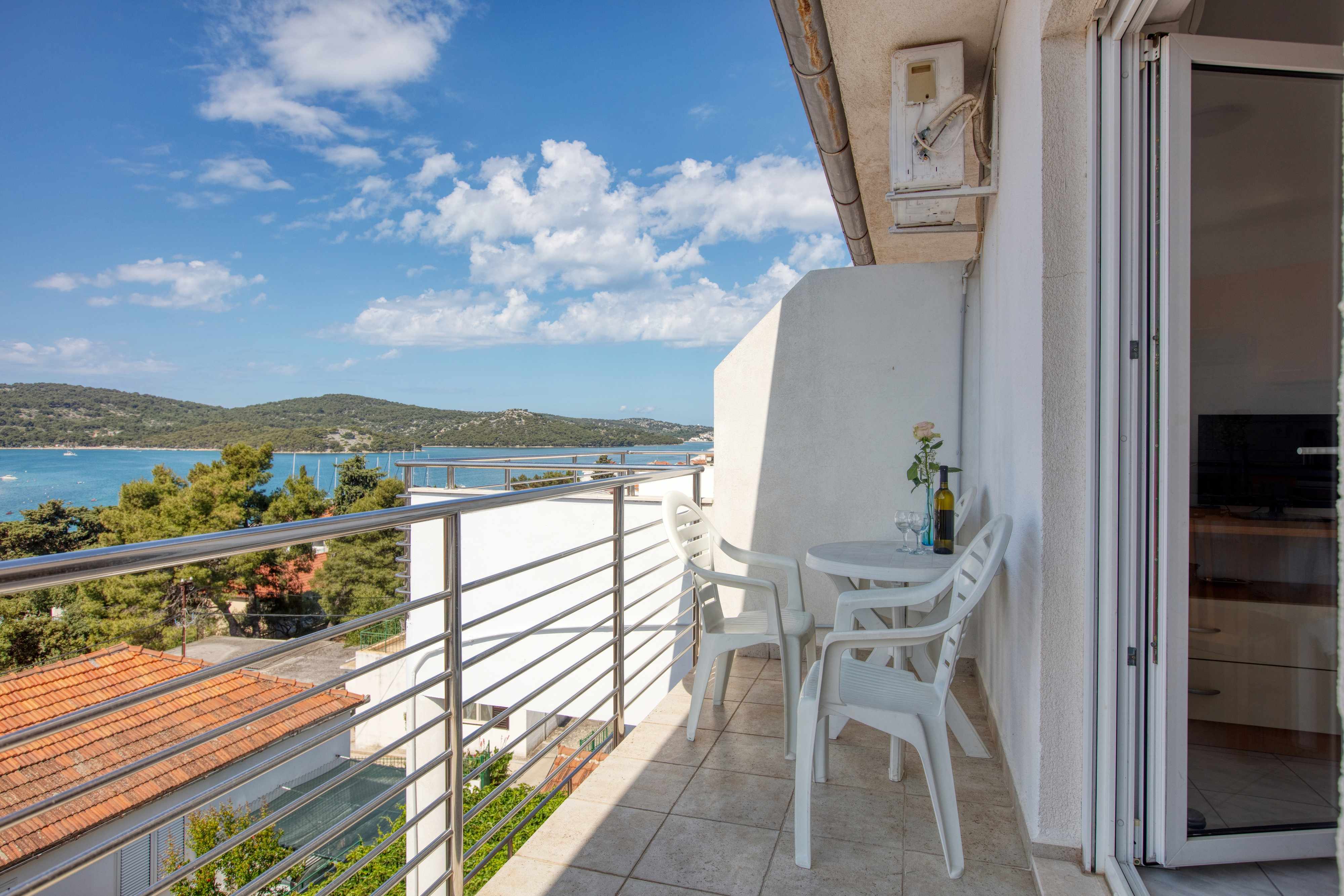 1-Zimmer-Ferienwohnung mit Balkon und Meerblick Tisno, Murter A-4295-d